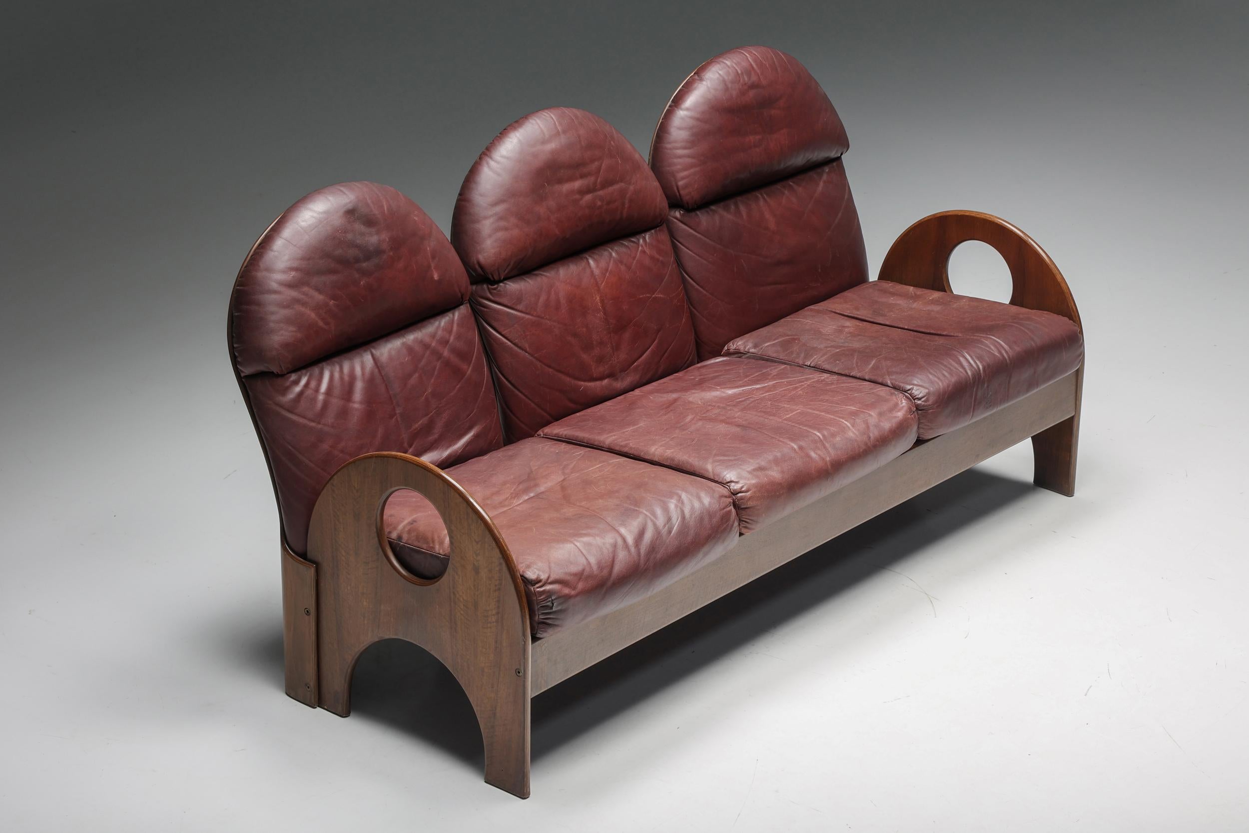 Italian Three-Seater 'Arcata' by Gae Aulenti, Walnut and Burgundy Leather, 1968 For Sale