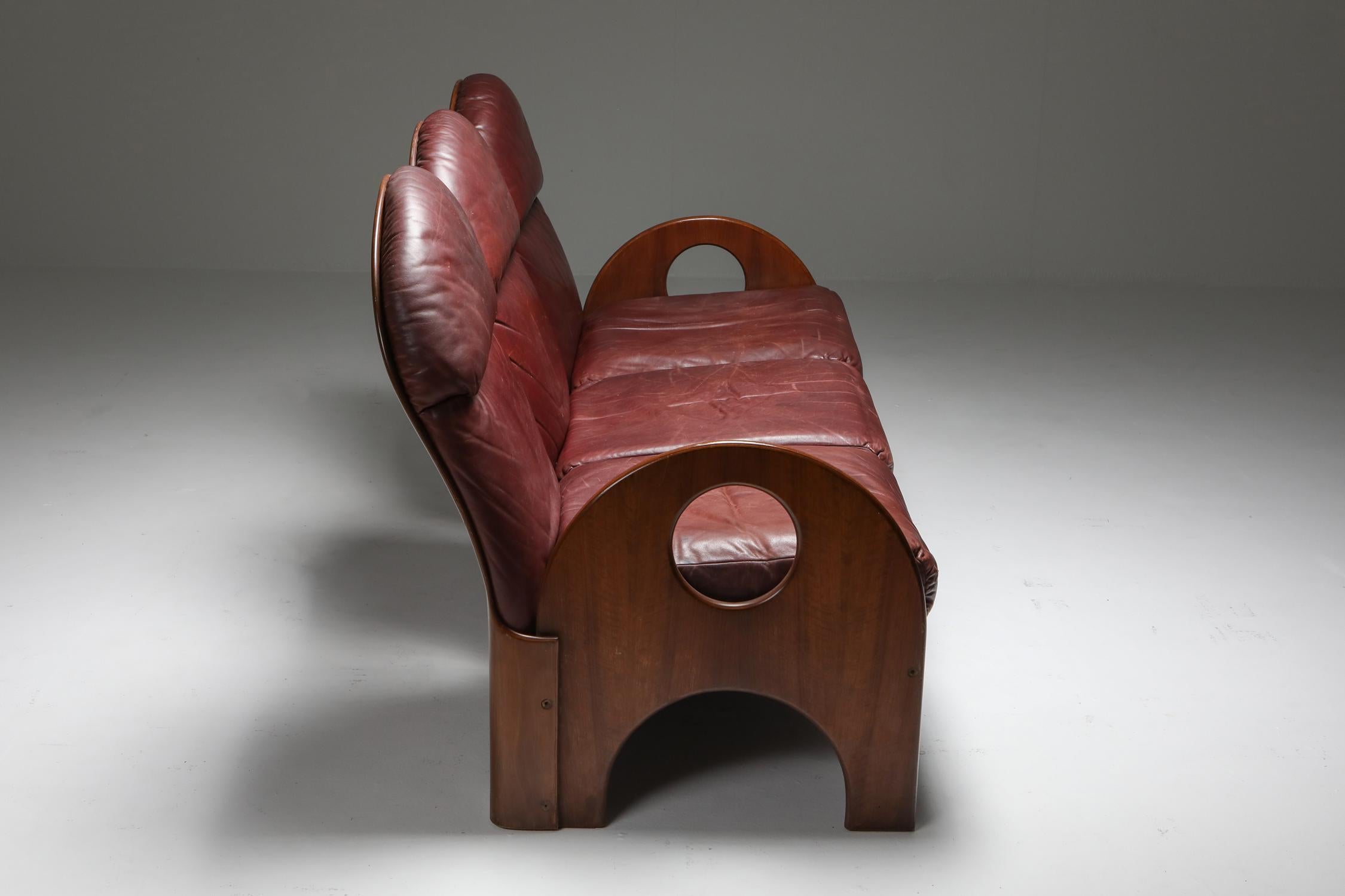 Mid-20th Century Three-Seater 'Arcata' by Gae Aulenti, Walnut and Burgundy Leather, 1968