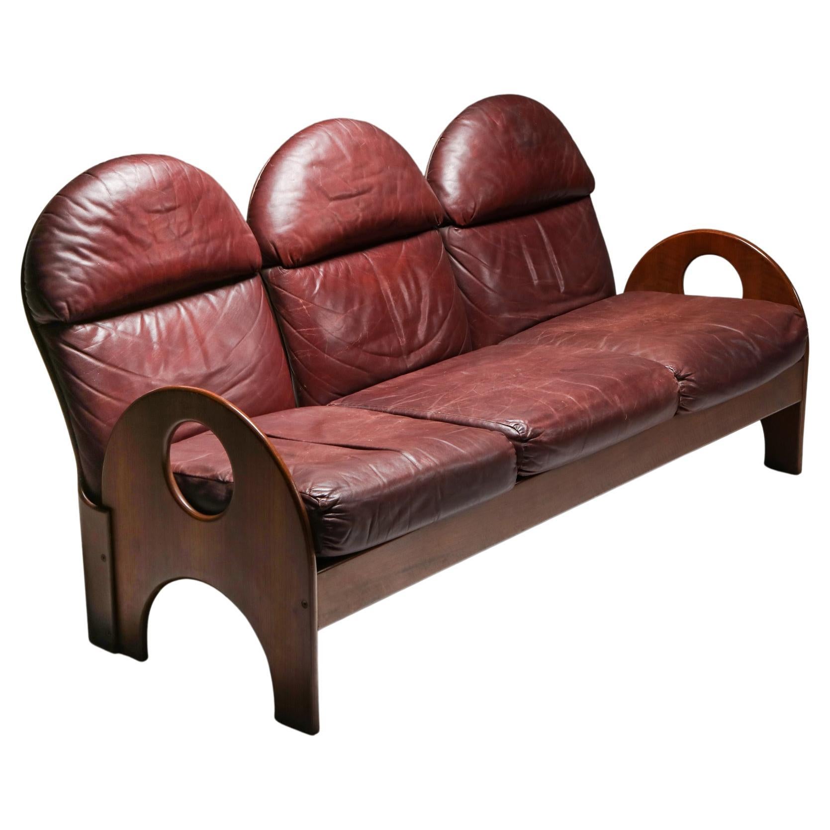Three-Seater 'Arcata' by Gae Aulenti, Walnut and Burgundy Leather, 1968