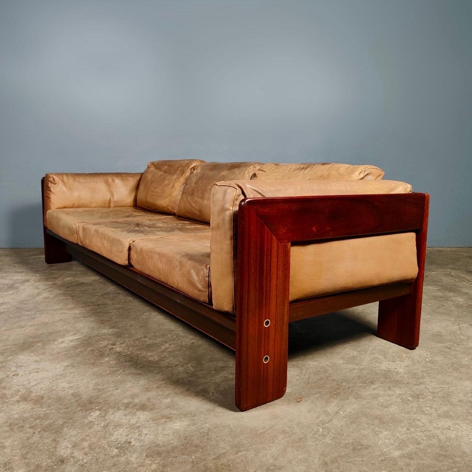 New Stock ✅

Mid Century Three Seater Brown Leather Bastiano Sofa By Afra & Tobia Scarpa For Gavina Vintage Retro MCM

This beautiful and elegant three seater Bastiano sofa is the rare early and original edition, designed by Tobia and Afra Scarpa