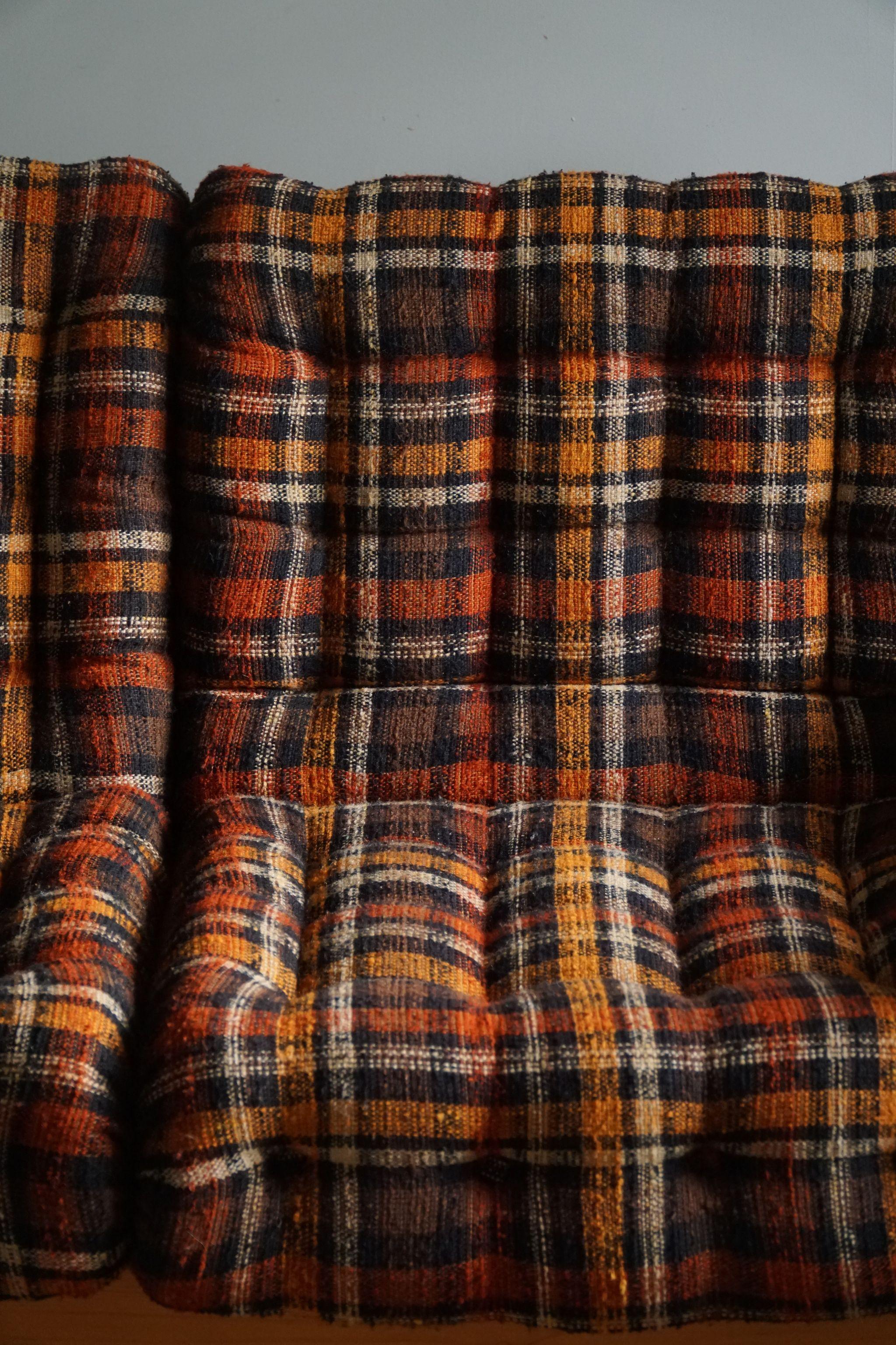 Brutalistisches Dreisitzer-Sofa aus massivem Kiefernholz, schwedische Moderne, The Moderns, 1970er Jahre im Angebot 7