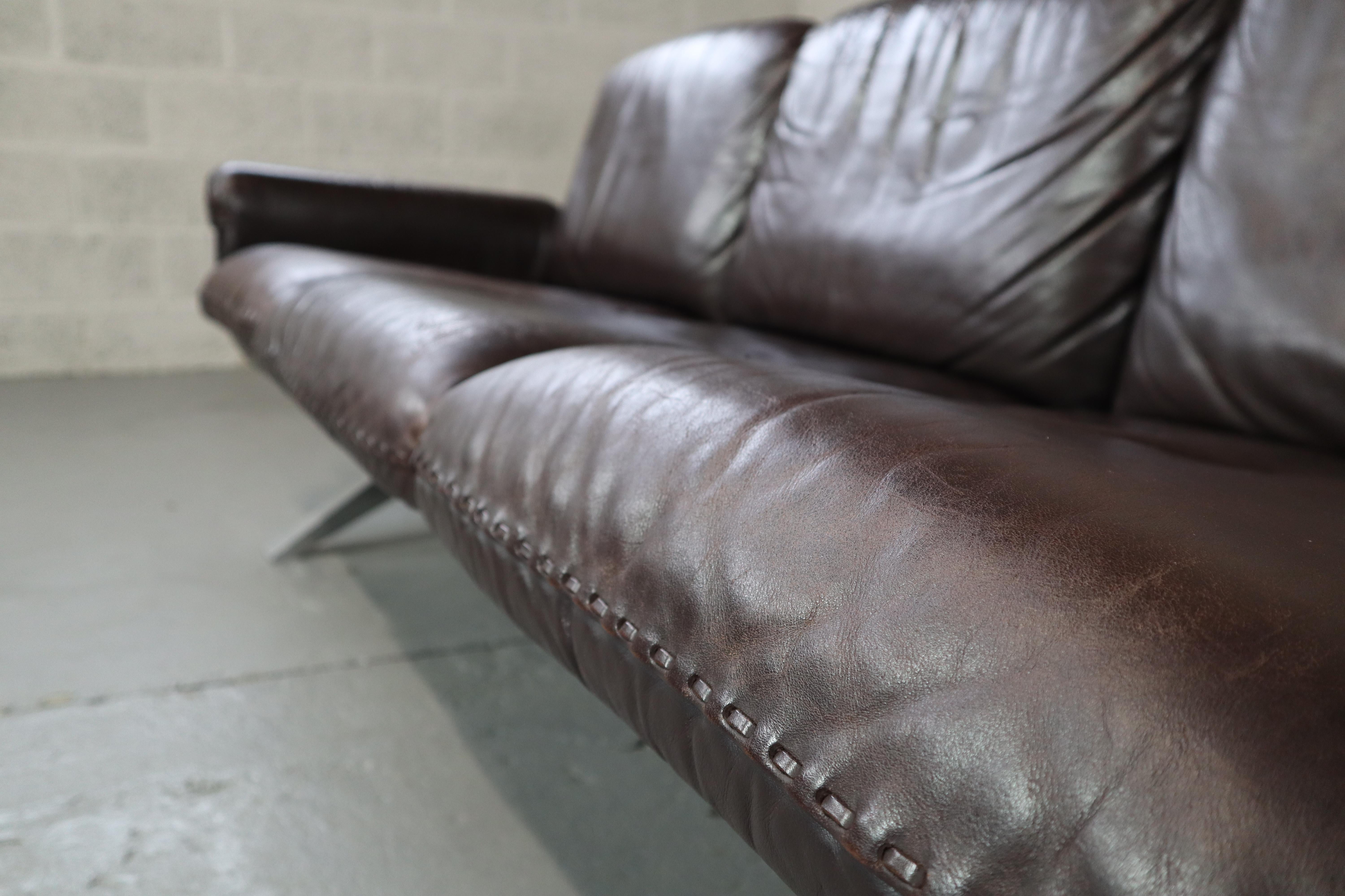 Three-seater leather sofa DS-31 by De Sede Switzerland, 1970's In Good Condition For Sale In Langemark-Poelkapelle, BE
