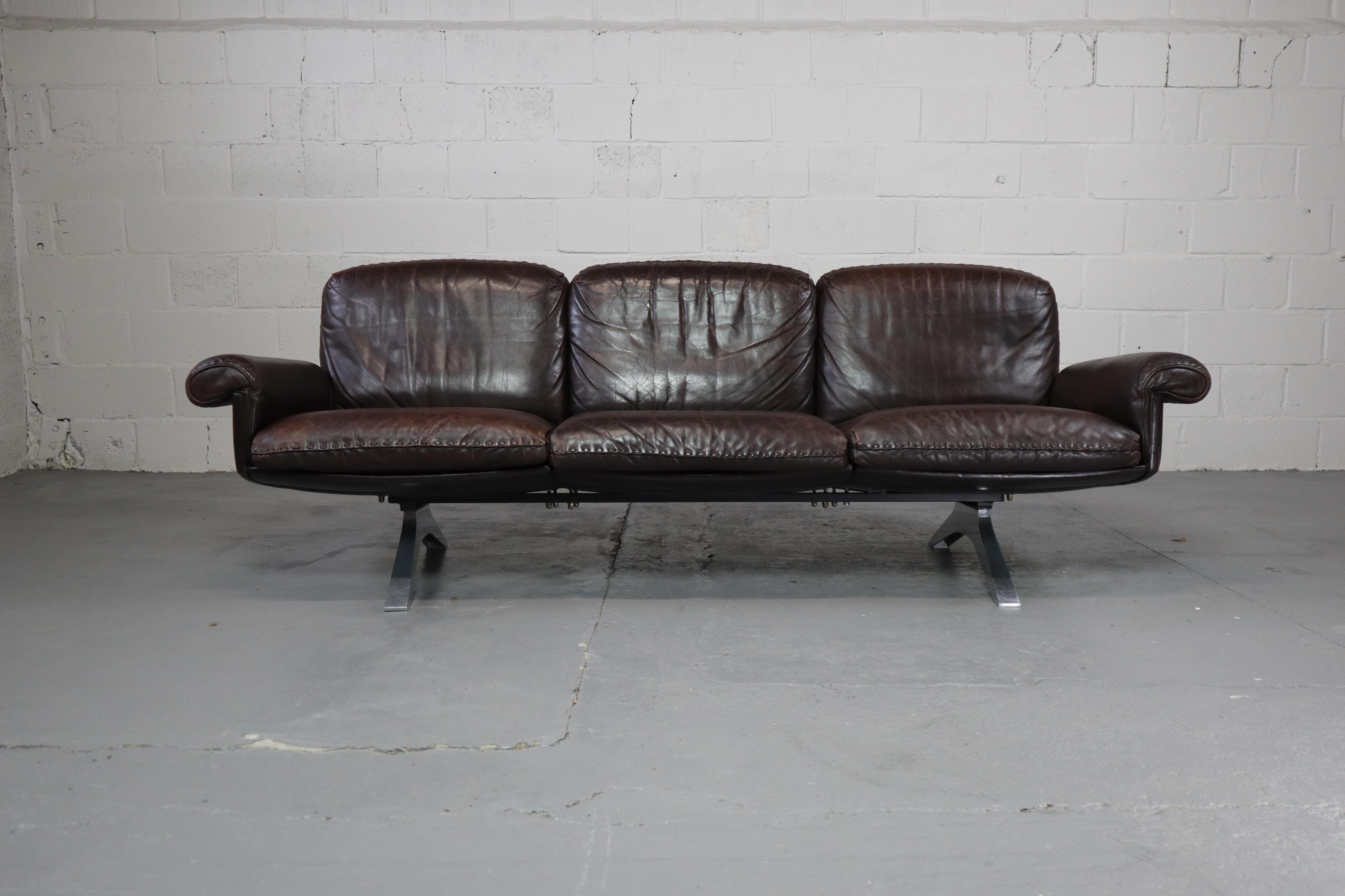 Three-seater leather sofa DS-31 by De Sede Switzerland, 1970's For Sale 1