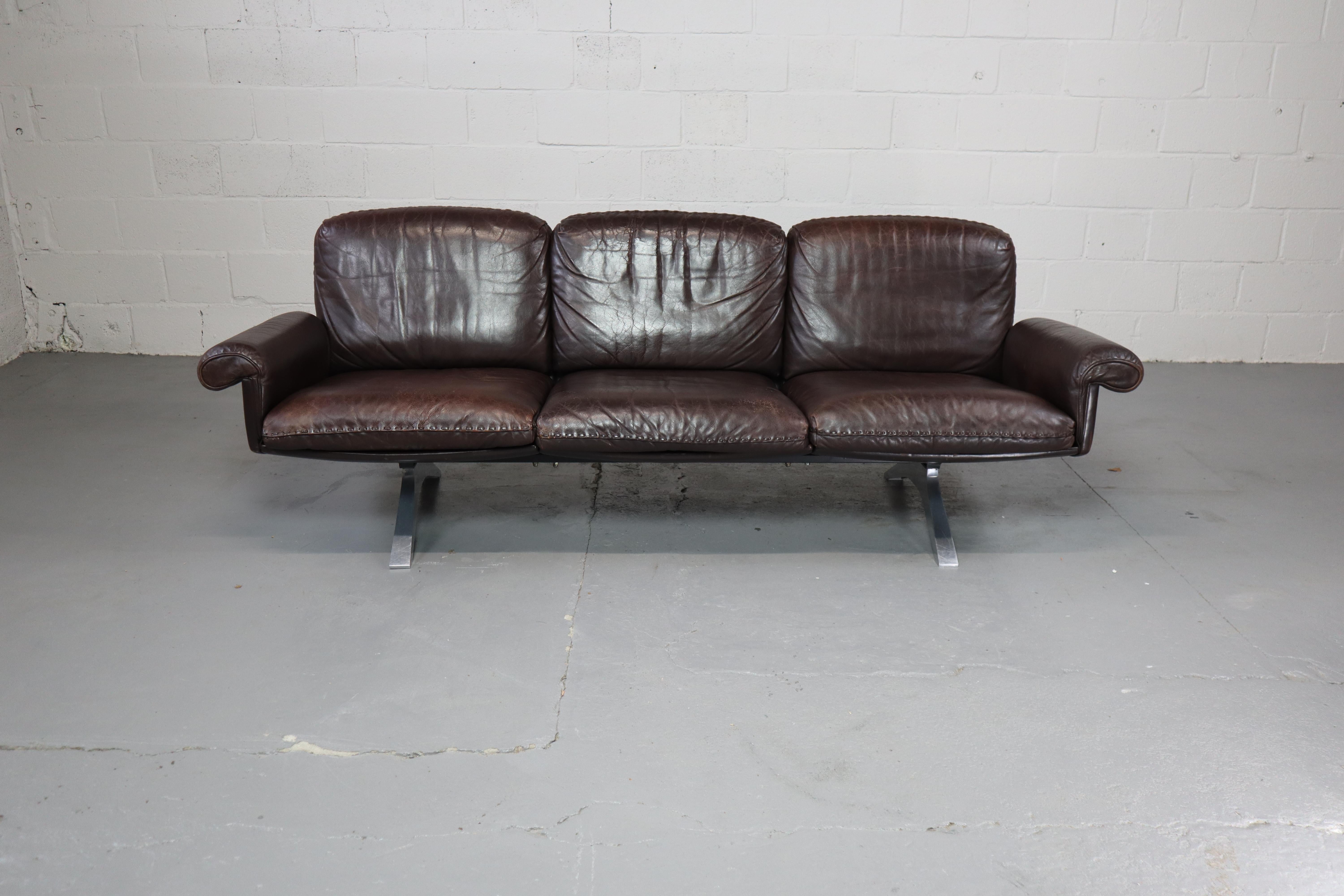 Three-seater leather sofa DS-31 by De Sede Switzerland, 1970's For Sale 2