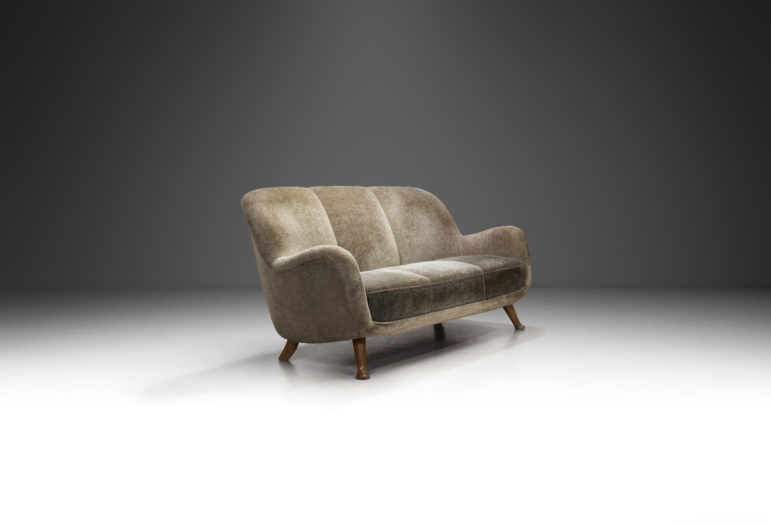 Mid-20th Century Three-Seater Mid-Century Modern Sofa by Berga Möbler, Sweden 1940s