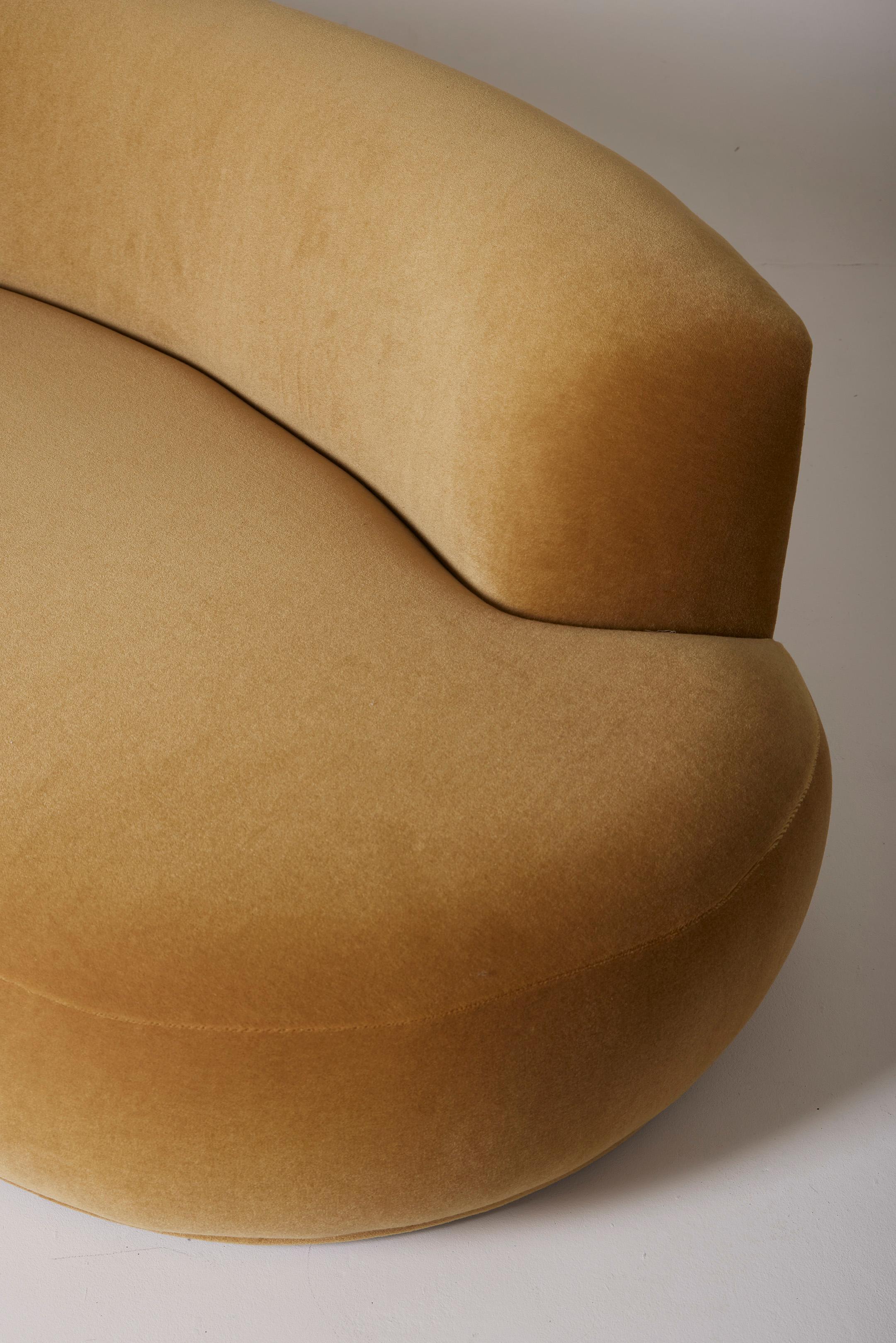 Three-seater mohair velvet sofa In Good Condition In PARIS, FR