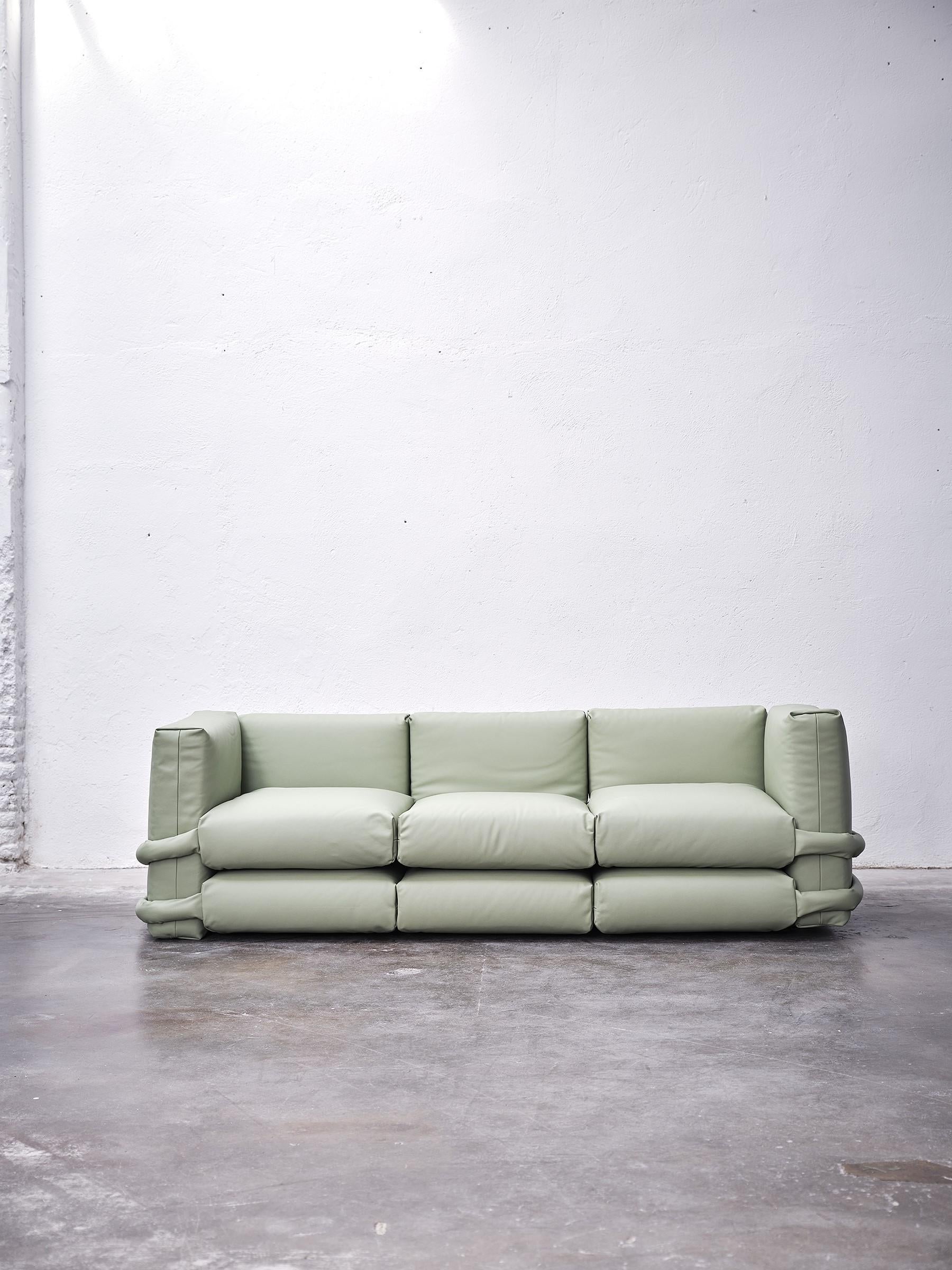 XXIe siècle et contemporain Fauteuil Pillow Sofa Muller Van Severen à trois places en cuir, couleur vert menthe en vente