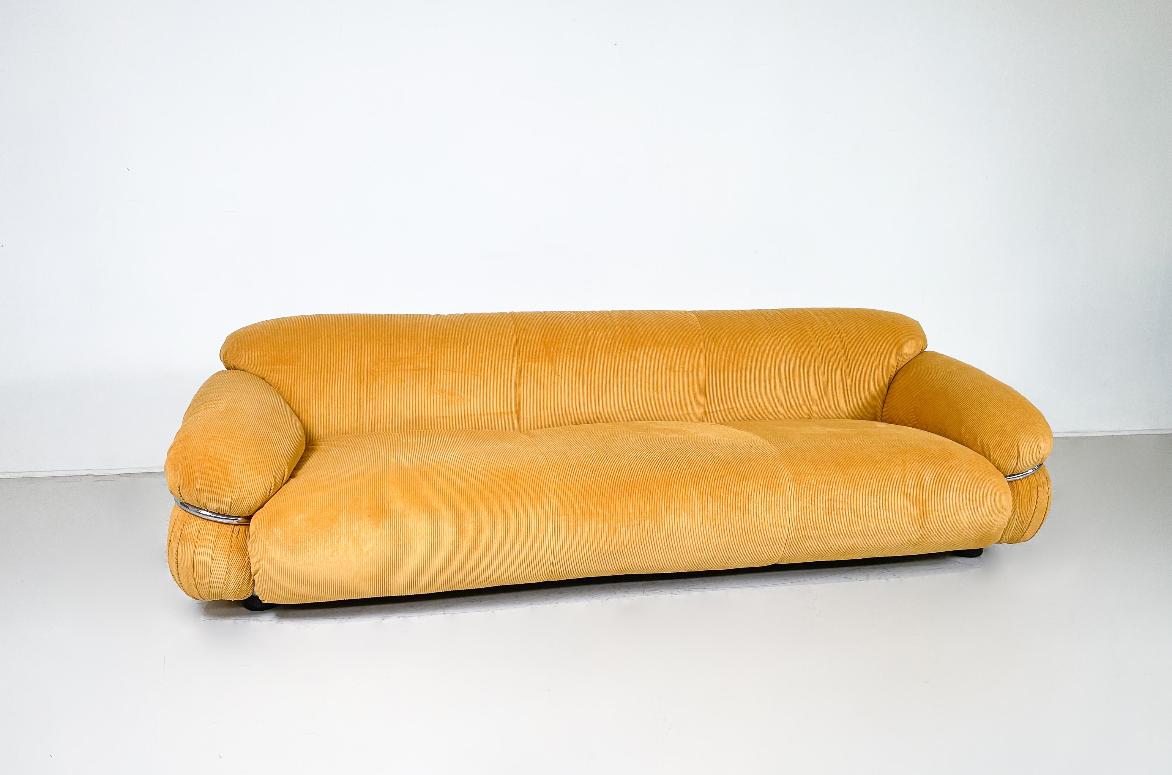 Three-Seater Sesann Sofa by Gianfranco Frattini for Cassina, Italy, 1970s In Good Condition For Sale In Brussels, BE