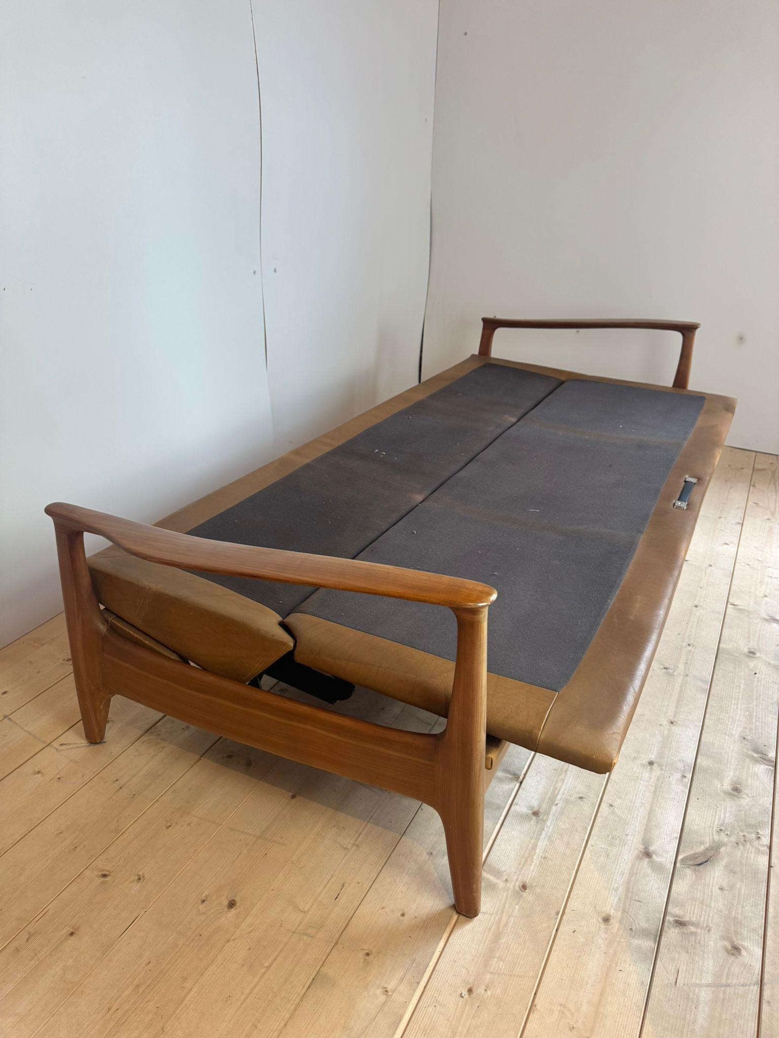 Dreisitzer-Sofa/Bett in Leder im Angebot 7