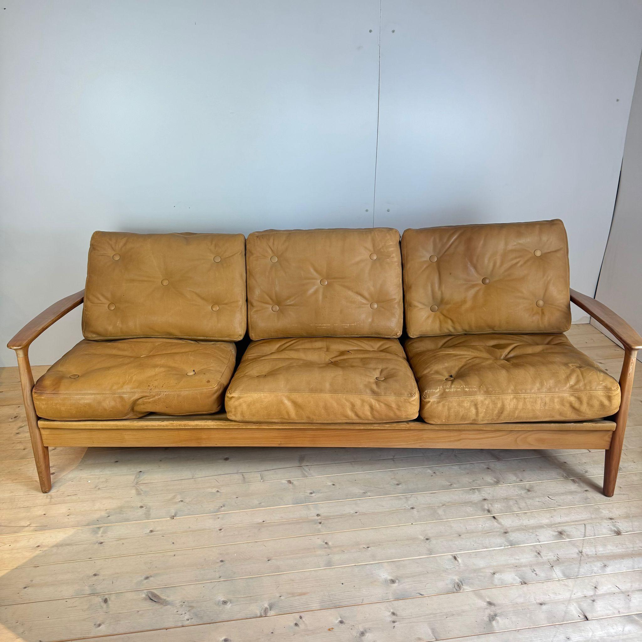 Dreisitzer-Sofa/Bett in Leder (Danish) im Angebot