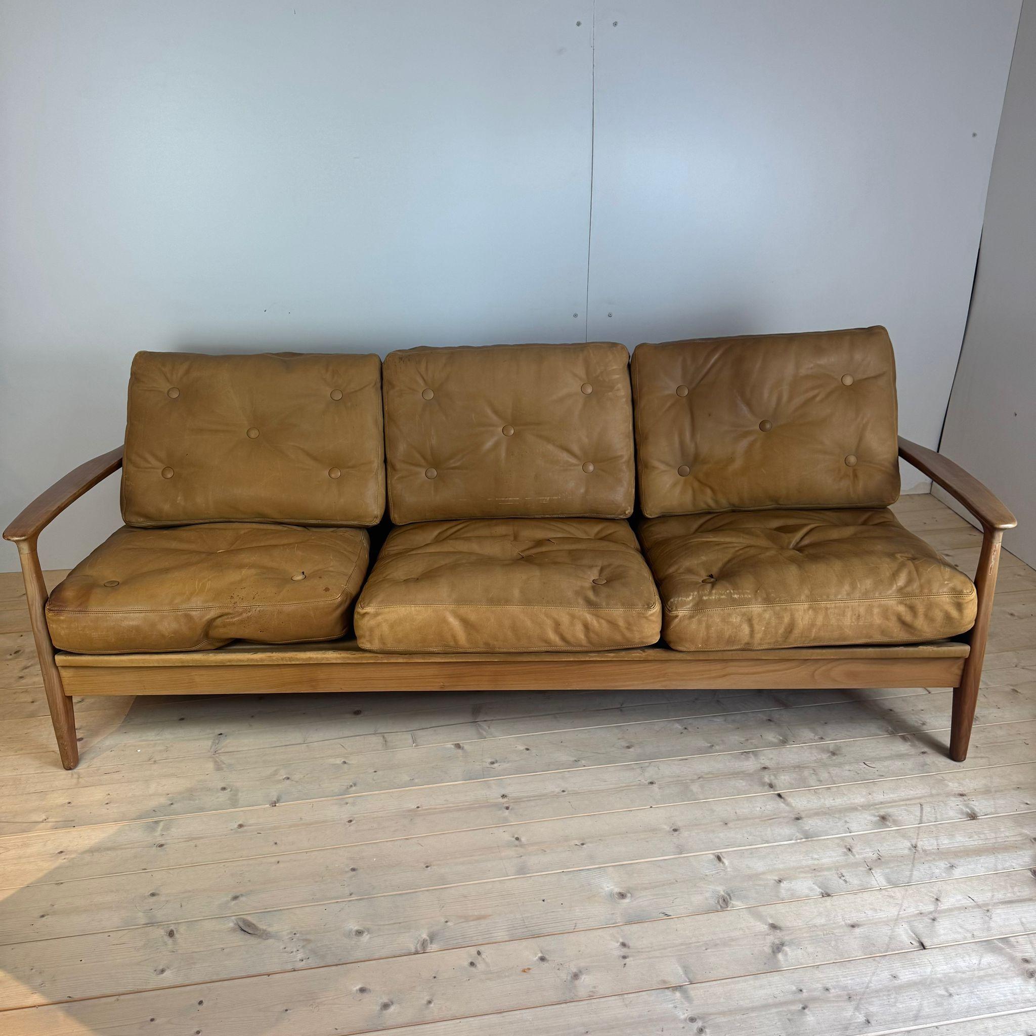 Dreisitzer-Sofa/Bett in Leder (Mid-20th Century) im Angebot