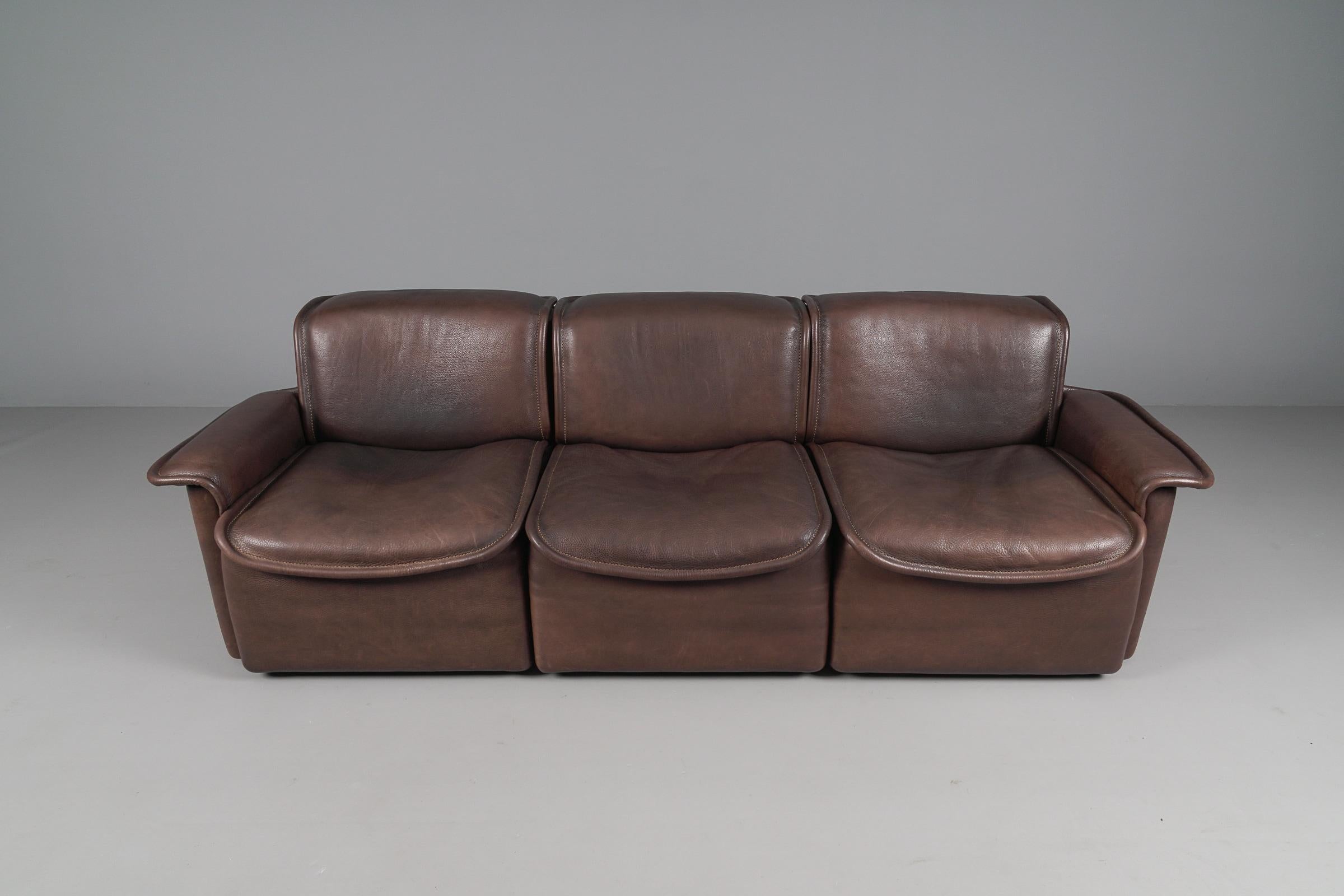 Three Seater Sofa by De Sede DS-12 in Brown Neck Leather, 1960s, Switzerland For Sale 7