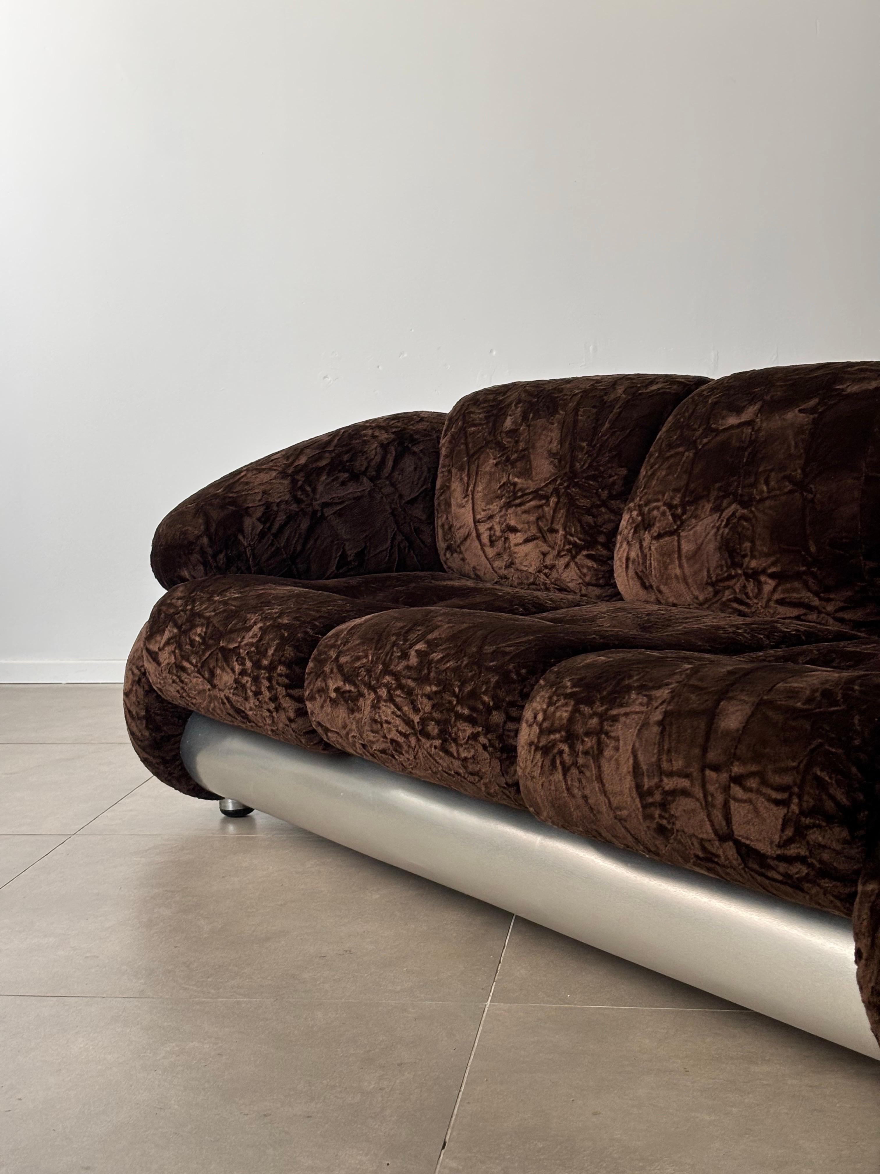 Dreisitzer-Sofa entworfen von Adriano Piazzesi, Italien, 1970er Jahre im Zustand „Gut“ im Angebot in Tel Aviv-Yafo, Tel Aviv District