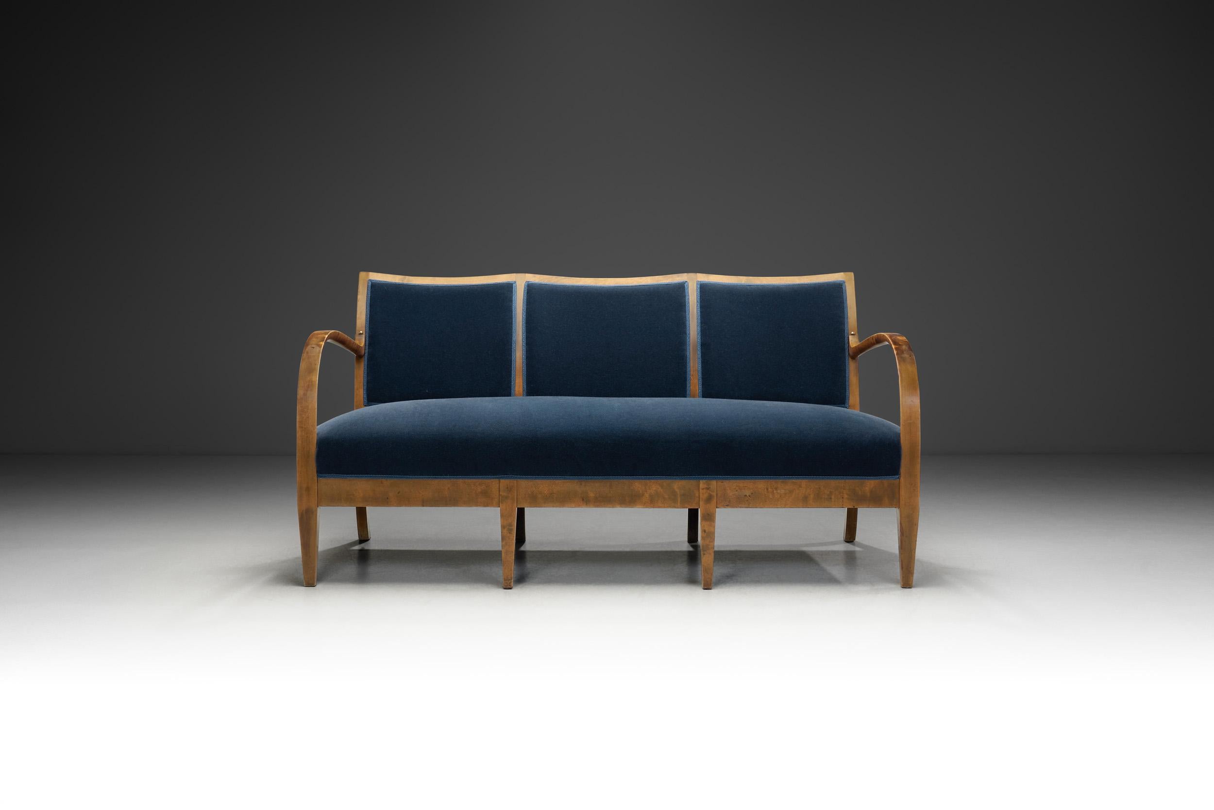 Scandinave moderne Canapé trois places en tissu mohair bleu par Jørgen Christensen, Danemark années 1930 en vente