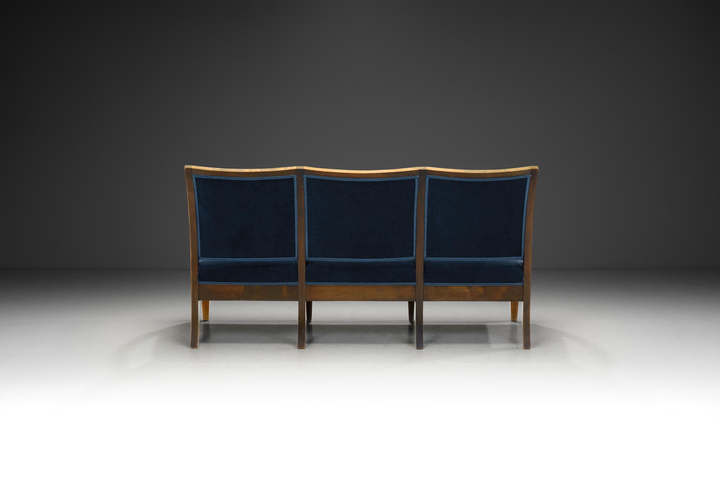 Canapé trois places en tissu mohair bleu par Jørgen Christensen, Danemark années 1930 Bon état - En vente à Utrecht, NL