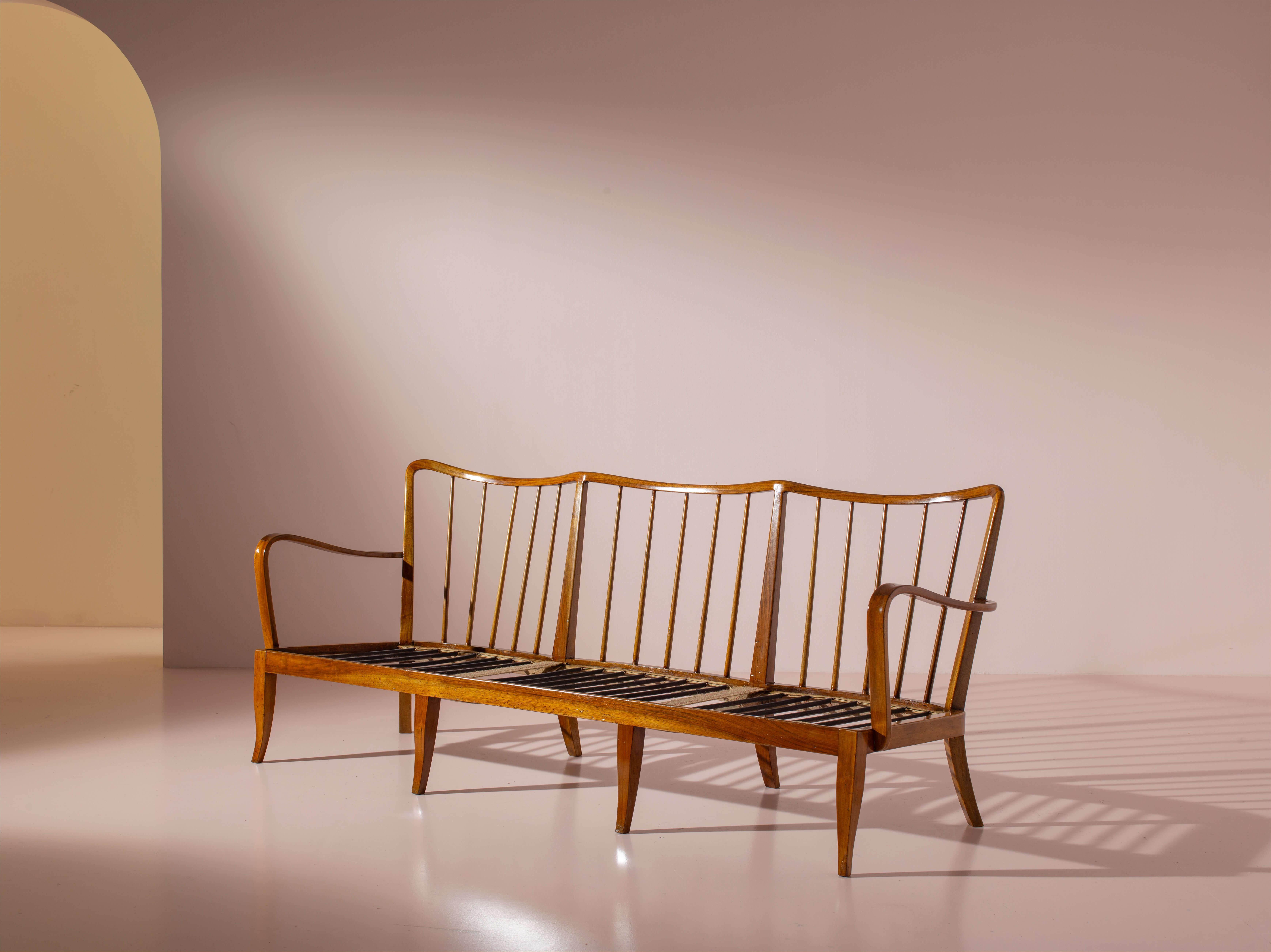 Three-seater sofa in walnut and fabric in the style of Paolo Buffa, Italy, 1940s For Sale 2