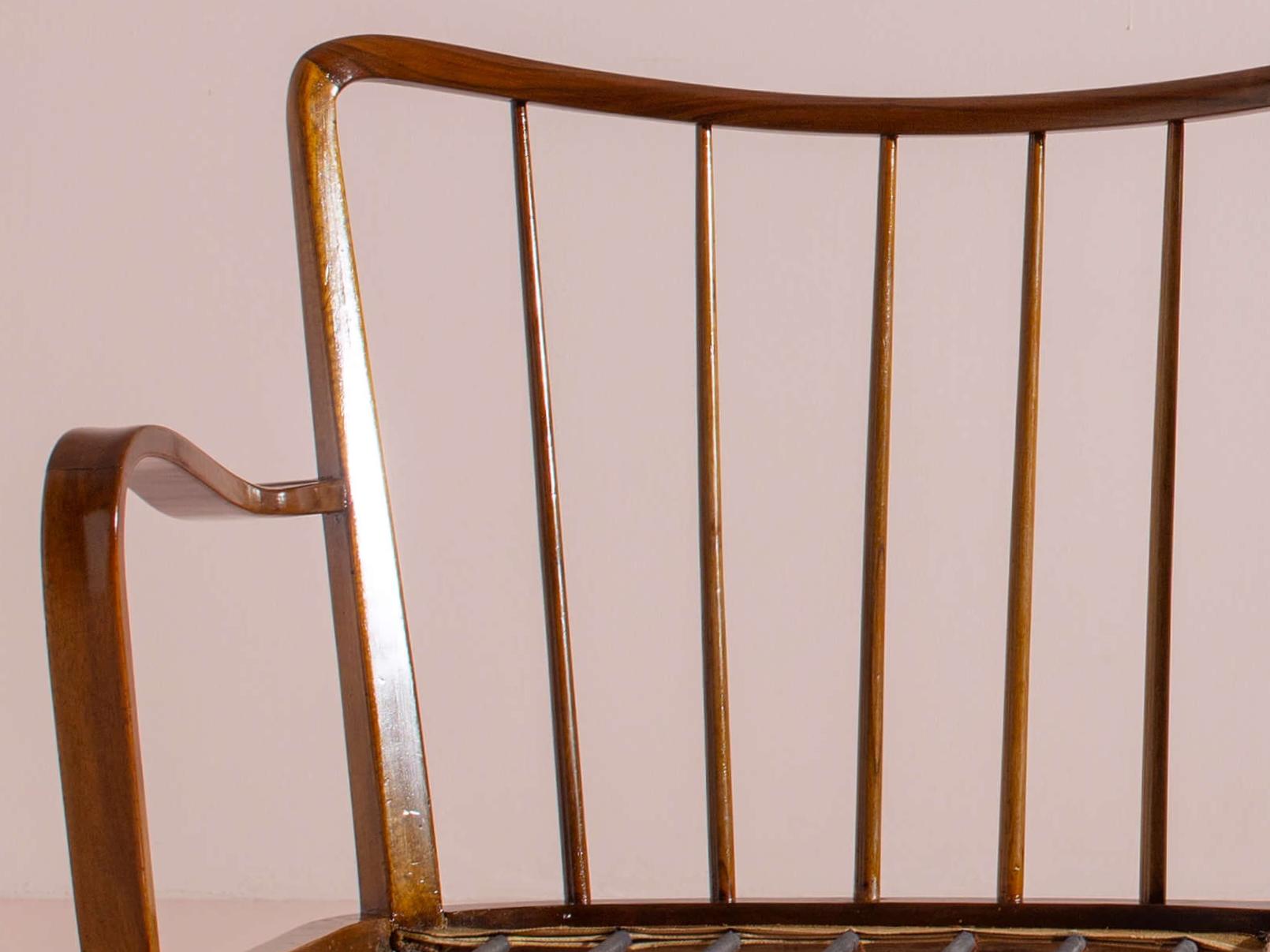 Three-seater sofa in walnut and fabric in the style of Paolo Buffa, Italy, 1940s For Sale 3