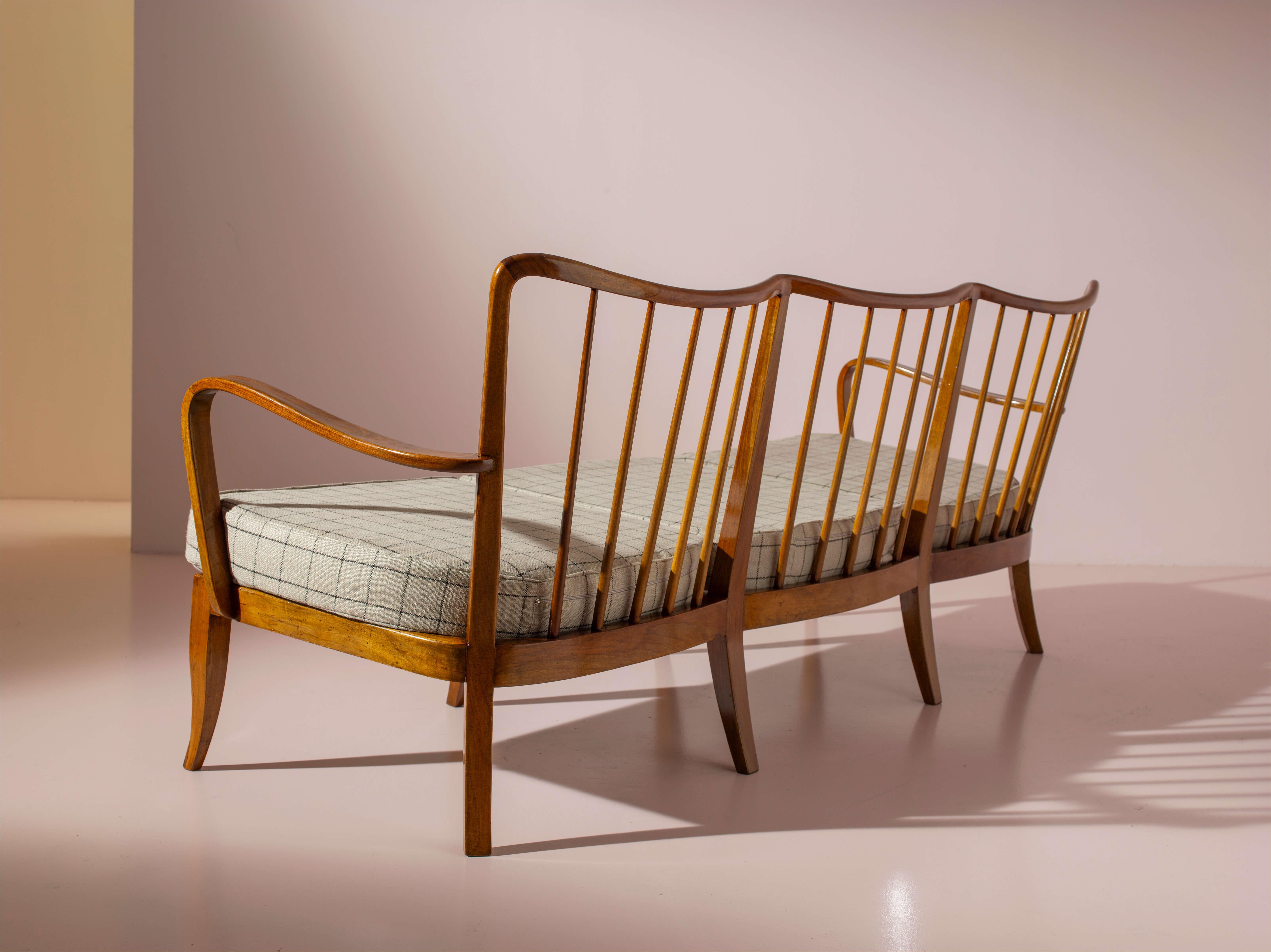 Three-seater sofa in walnut and fabric in the style of Paolo Buffa, Italy, 1940s For Sale 4