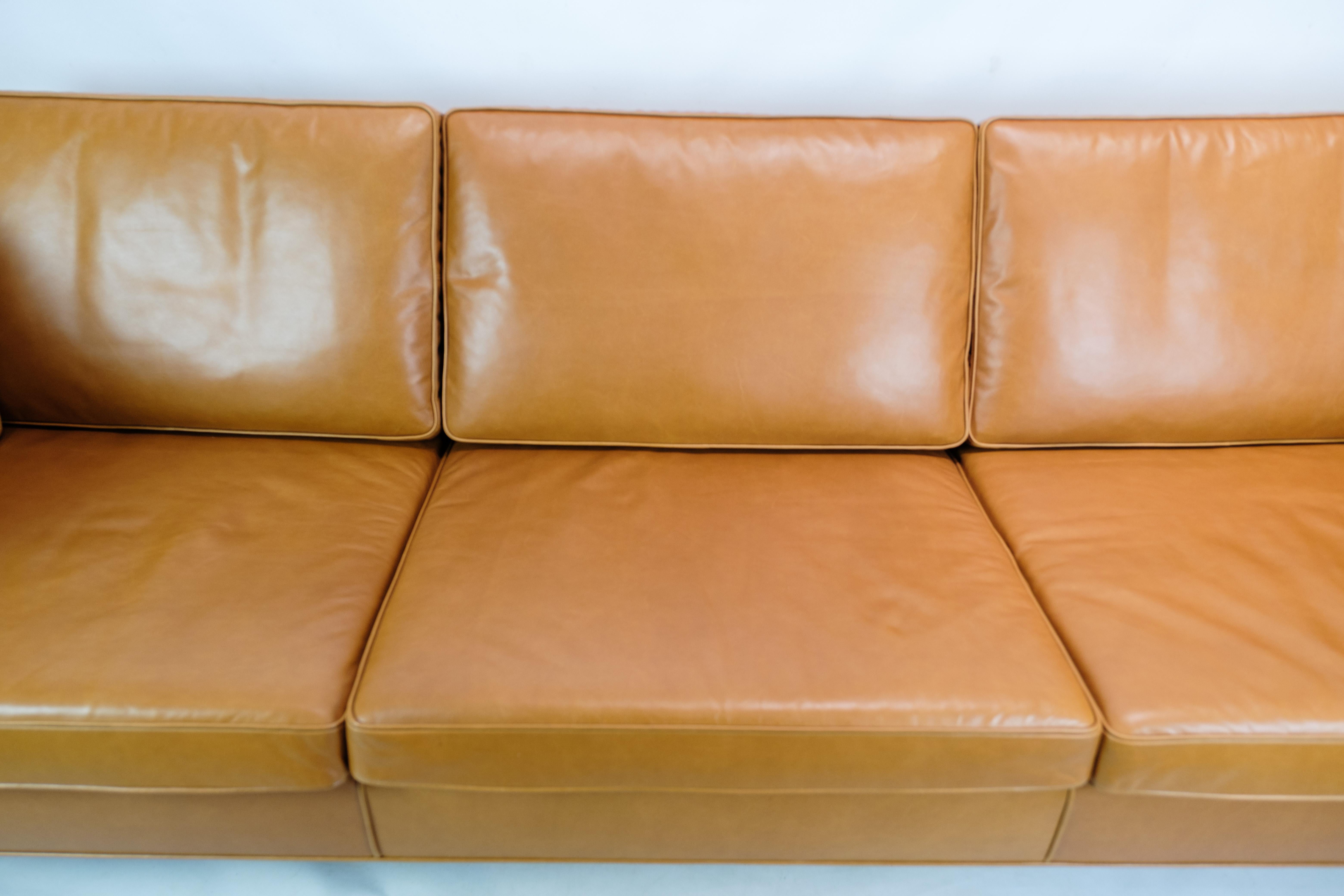 Dreisitziges Sofa aus cognacfarbenem Leder, Modell 2333 von Børge Mogensen aus den 1960er Jahren im Angebot 4