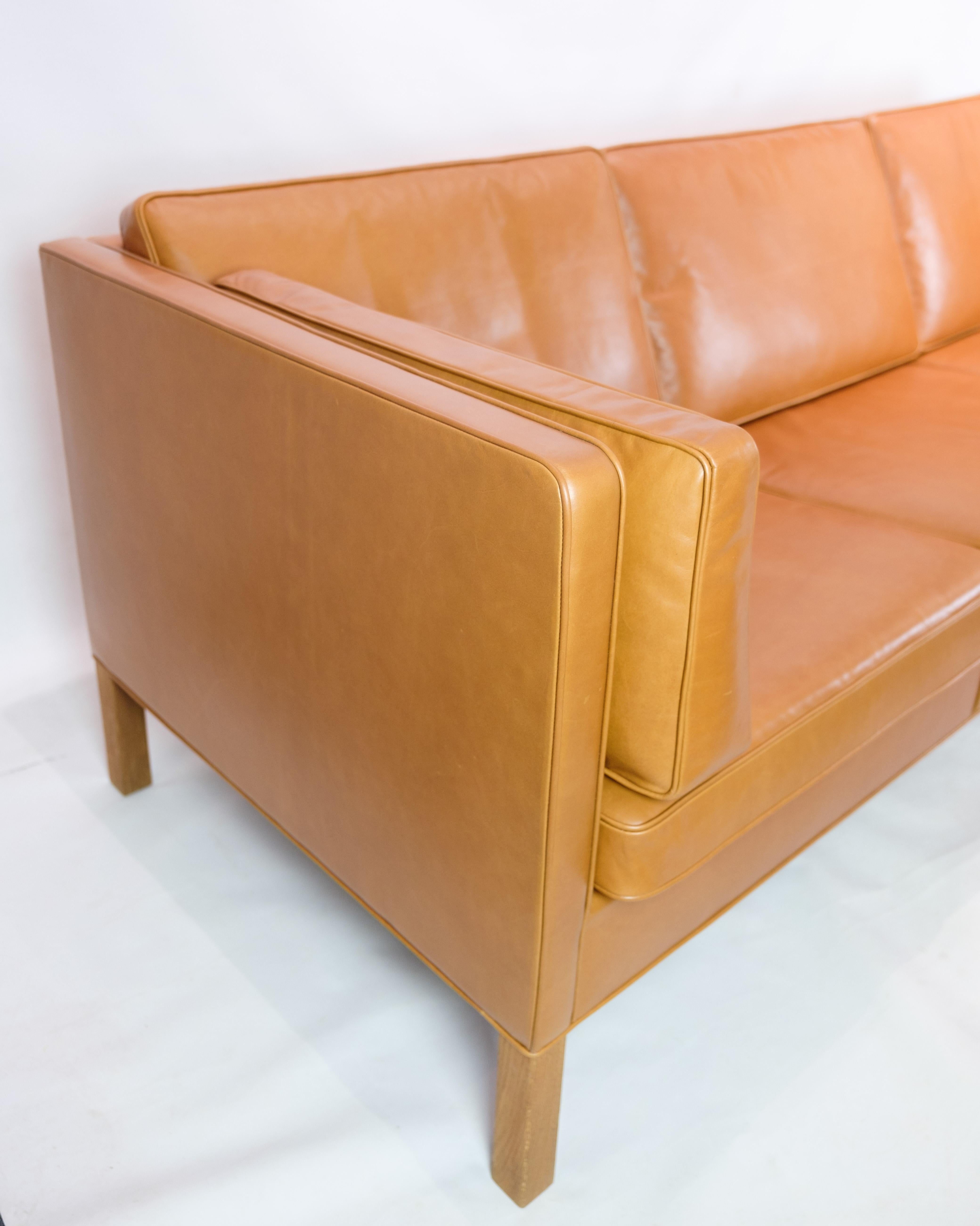 Three-seater sofa In Cognac leather, Model 2333 By Børge Mogensen From 1960s For Sale 5