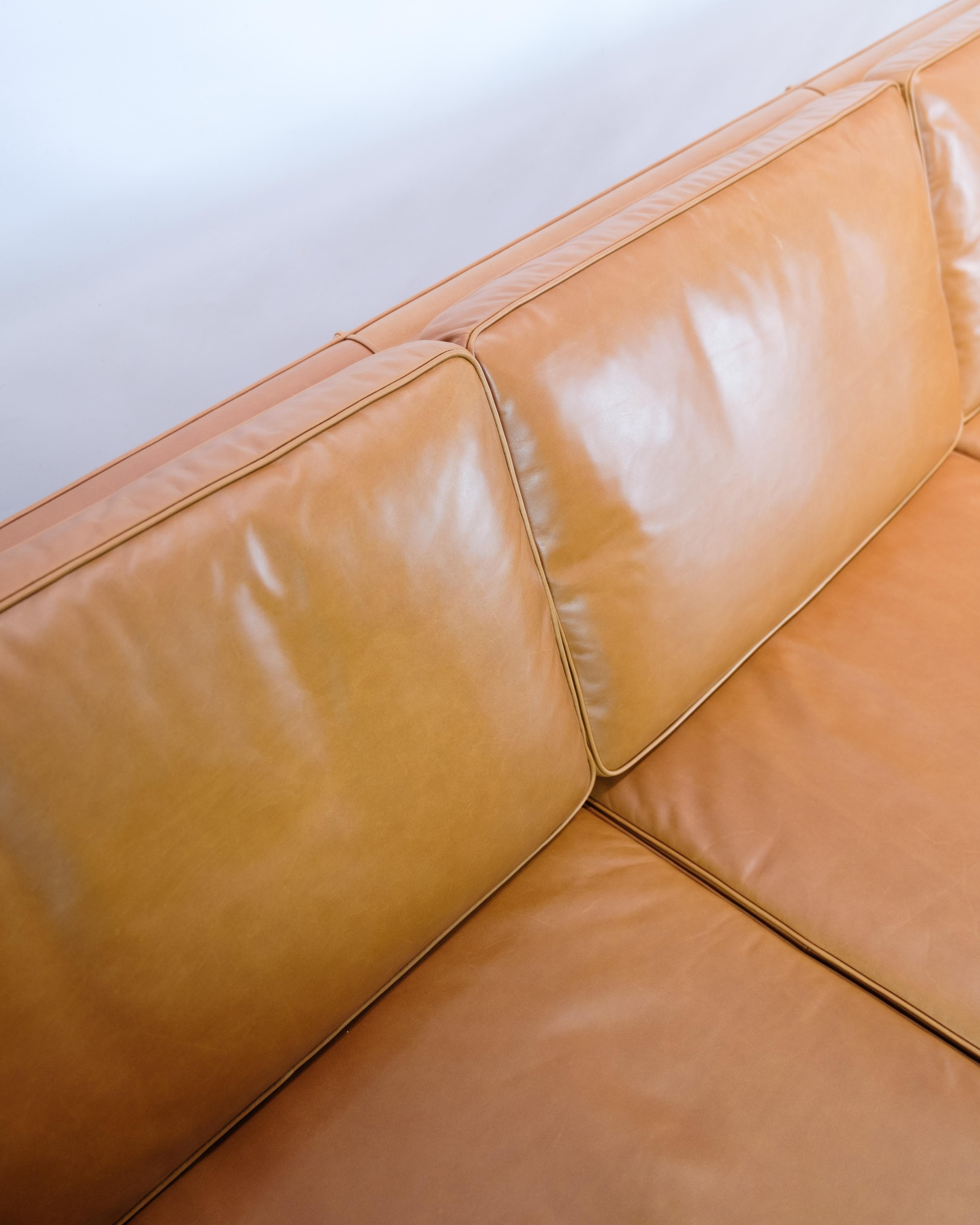 Three-seater sofa In Cognac leather, Model 2333 By Børge Mogensen From 1960s For Sale 9