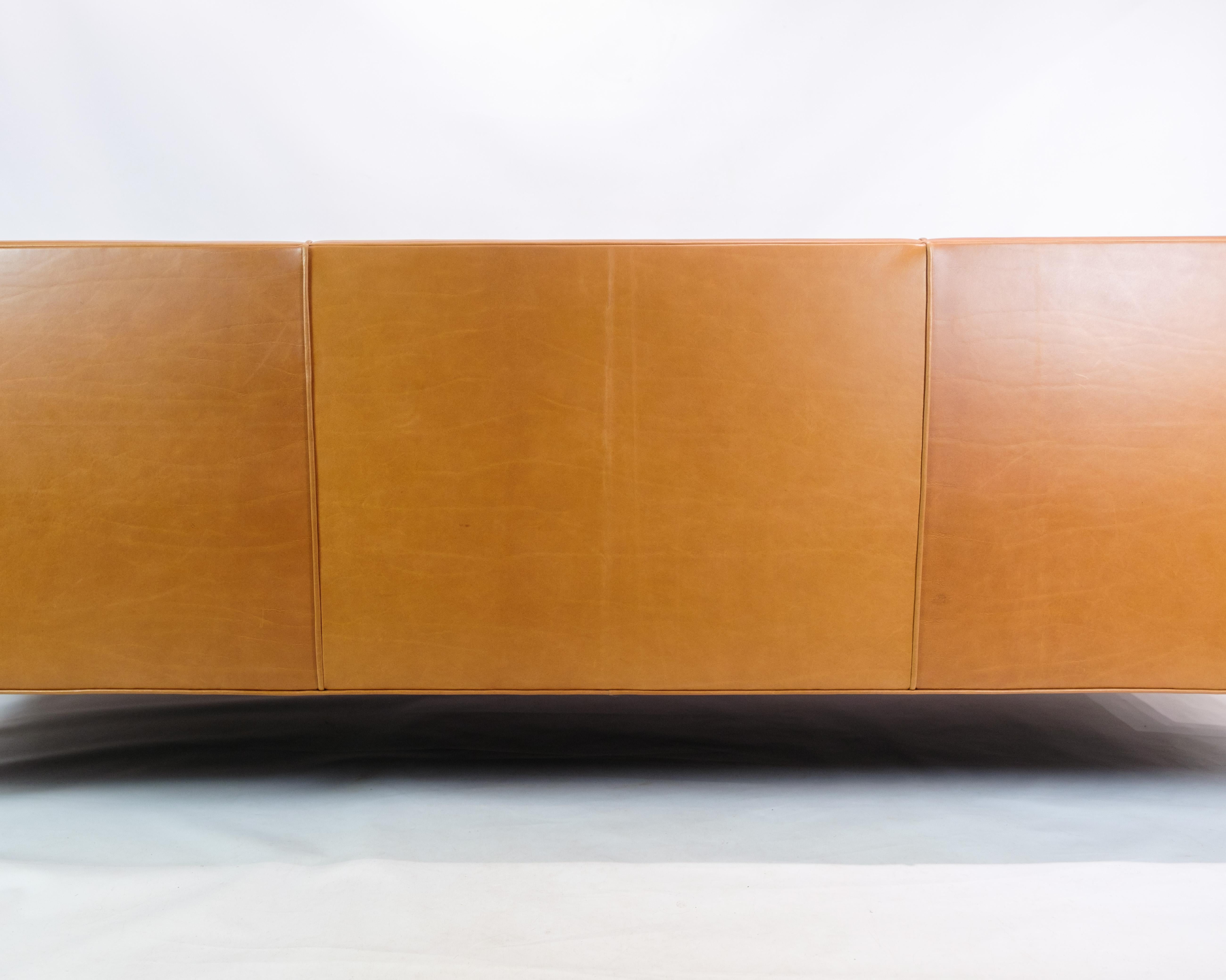 Three-seater sofa In Cognac leather, Model 2333 By Børge Mogensen From 1960s In Good Condition For Sale In Lejre, DK