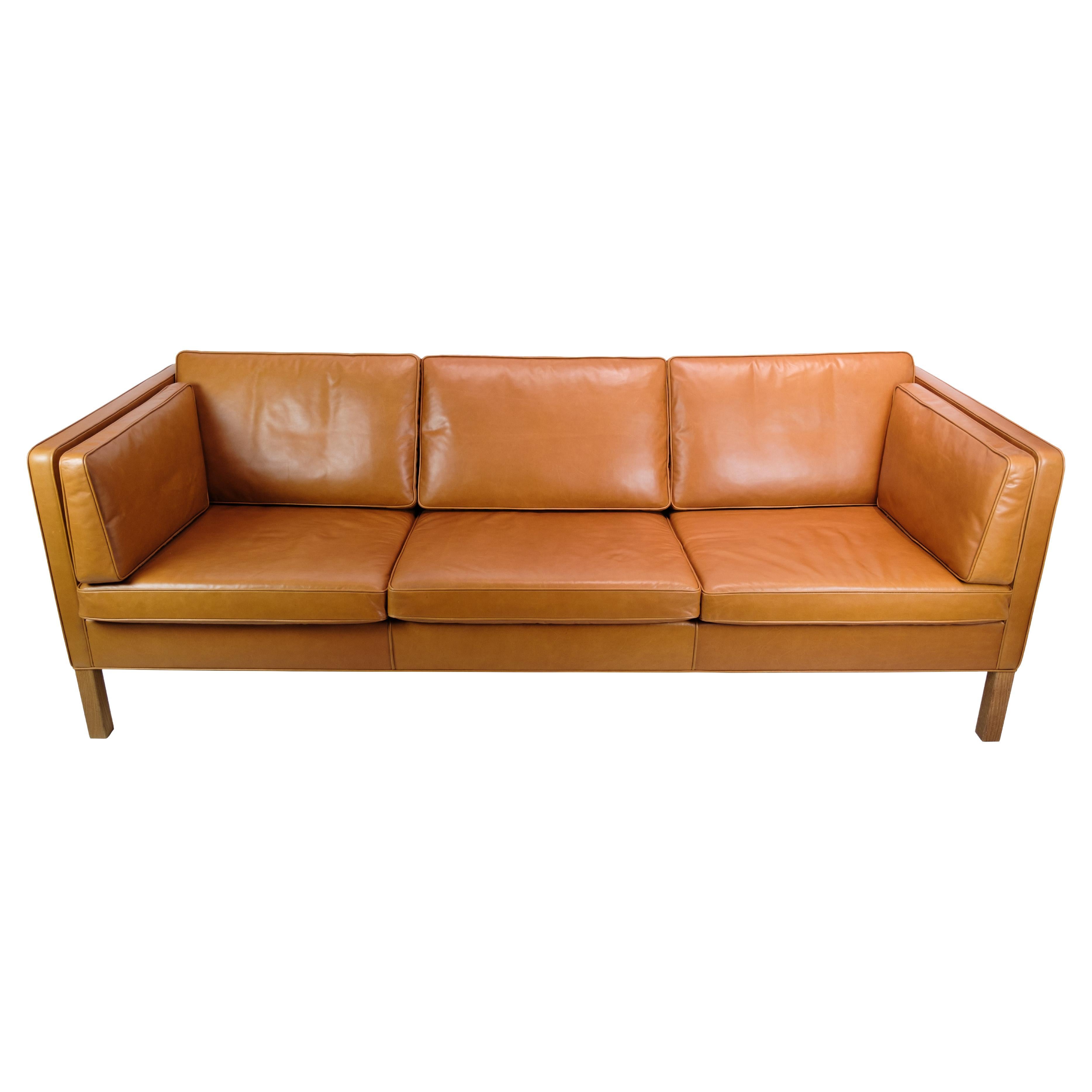 Dreisitziges Sofa aus cognacfarbenem Leder, Modell 2333 von Børge Mogensen aus den 1960er Jahren