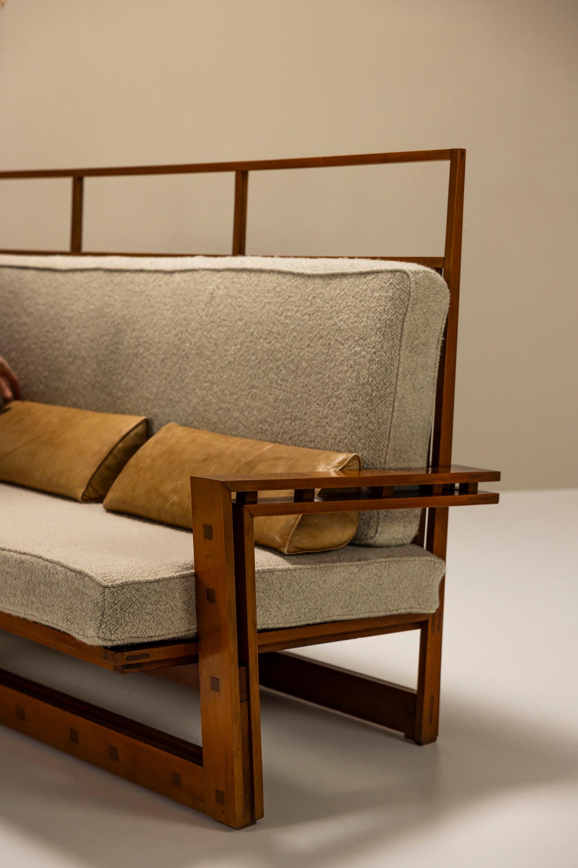Dreisitzer-Sofa aus massiver Esche und Mansonia-Holz von Fausto Bontempi, Italien 1961 im Zustand „Gut“ im Angebot in Hellouw, NL