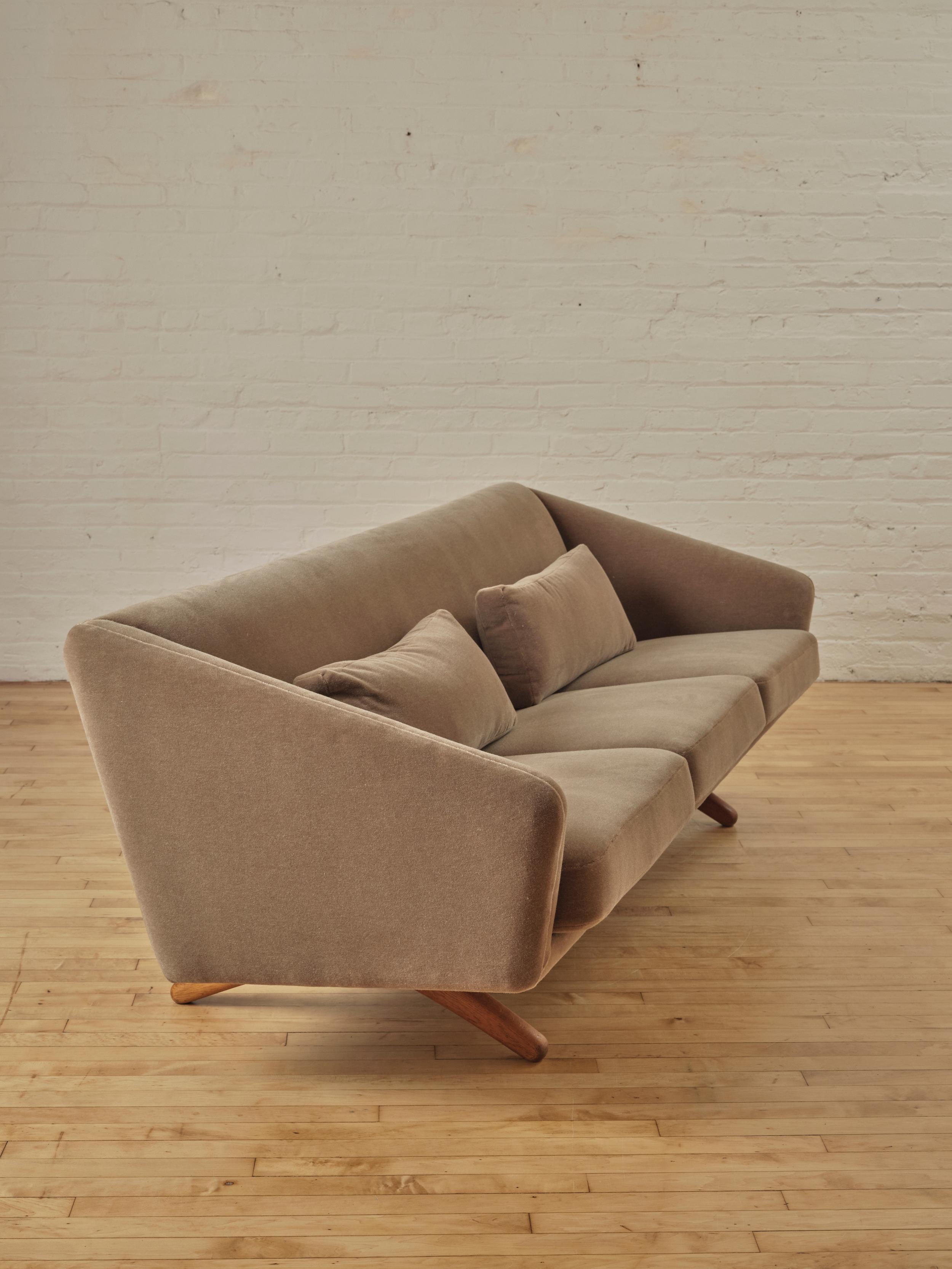 Mid-Century Modern Sofa Three Seater (ML-90) d'Illum Wikkelso pour Mikael Laursen en vente