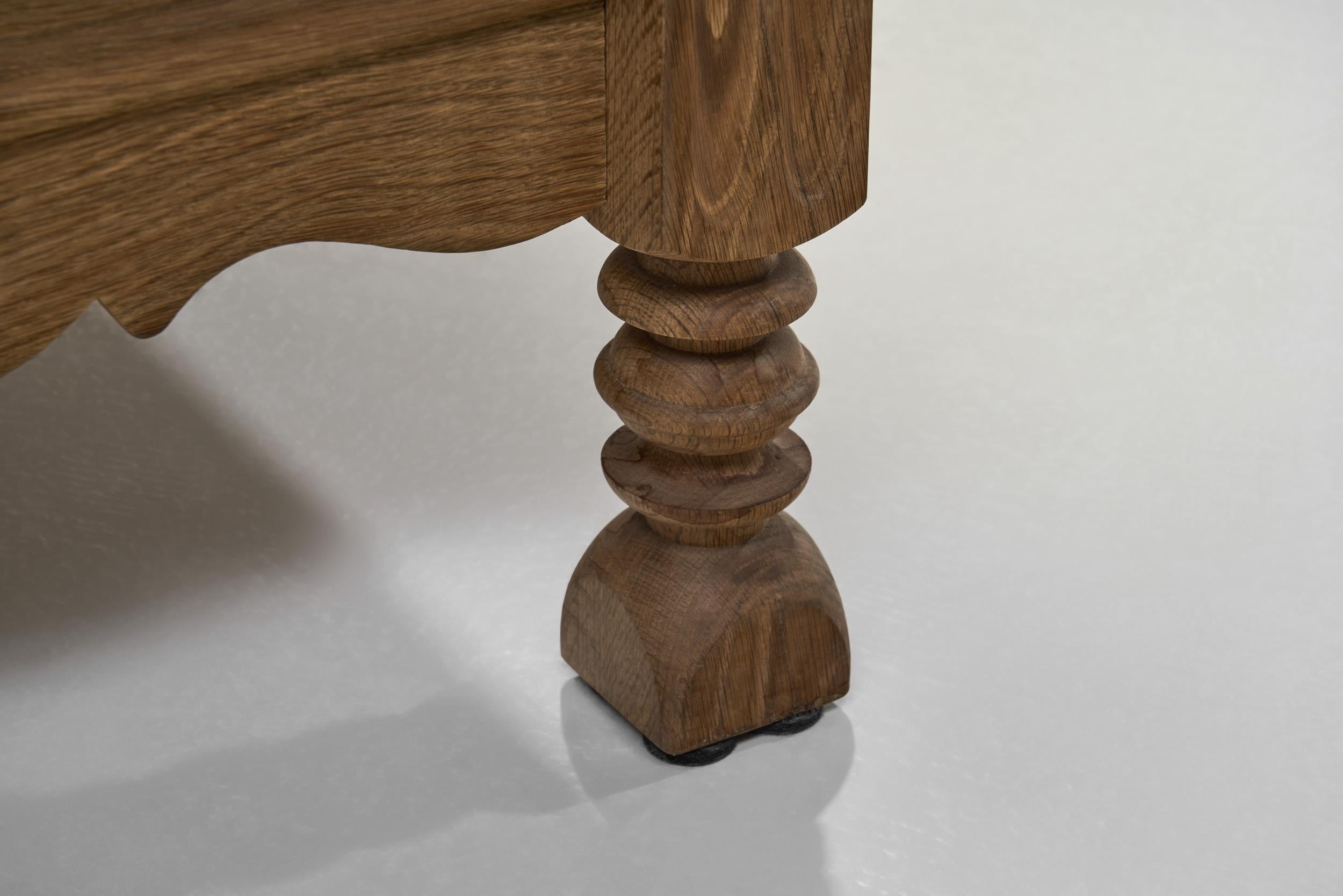 Canapé trois places avec cadre en Oak sculpté, Danemark ca 1960s en vente 10