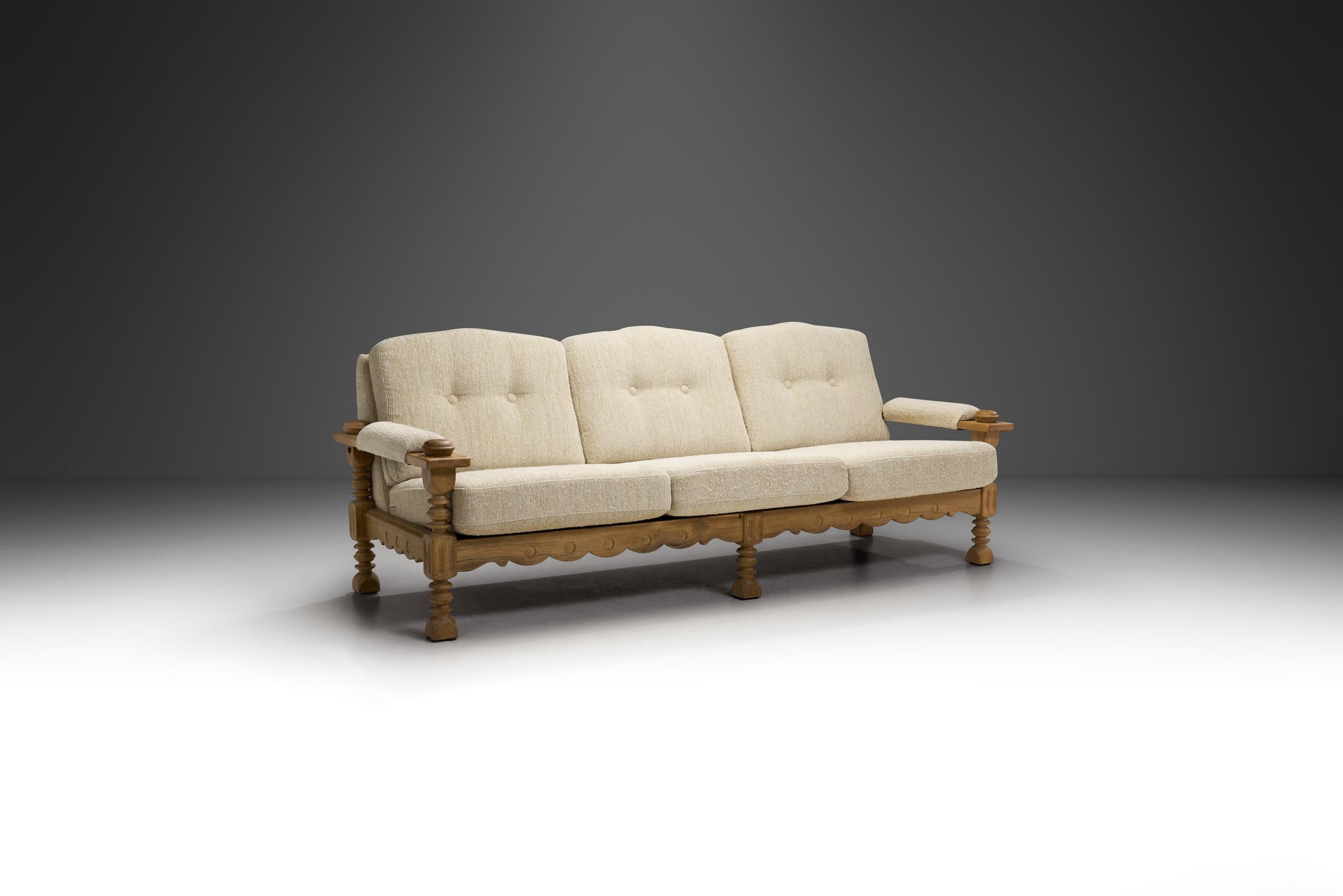 Le design moderne danois a été développé au milieu du 20e siècle et a été influencé par l'école allemande du Bauhaus. S'inspirant de la tradition scandinave de l'artisanat de qualité, de la simplicité et du fonctionnalisme, de nombreux designers