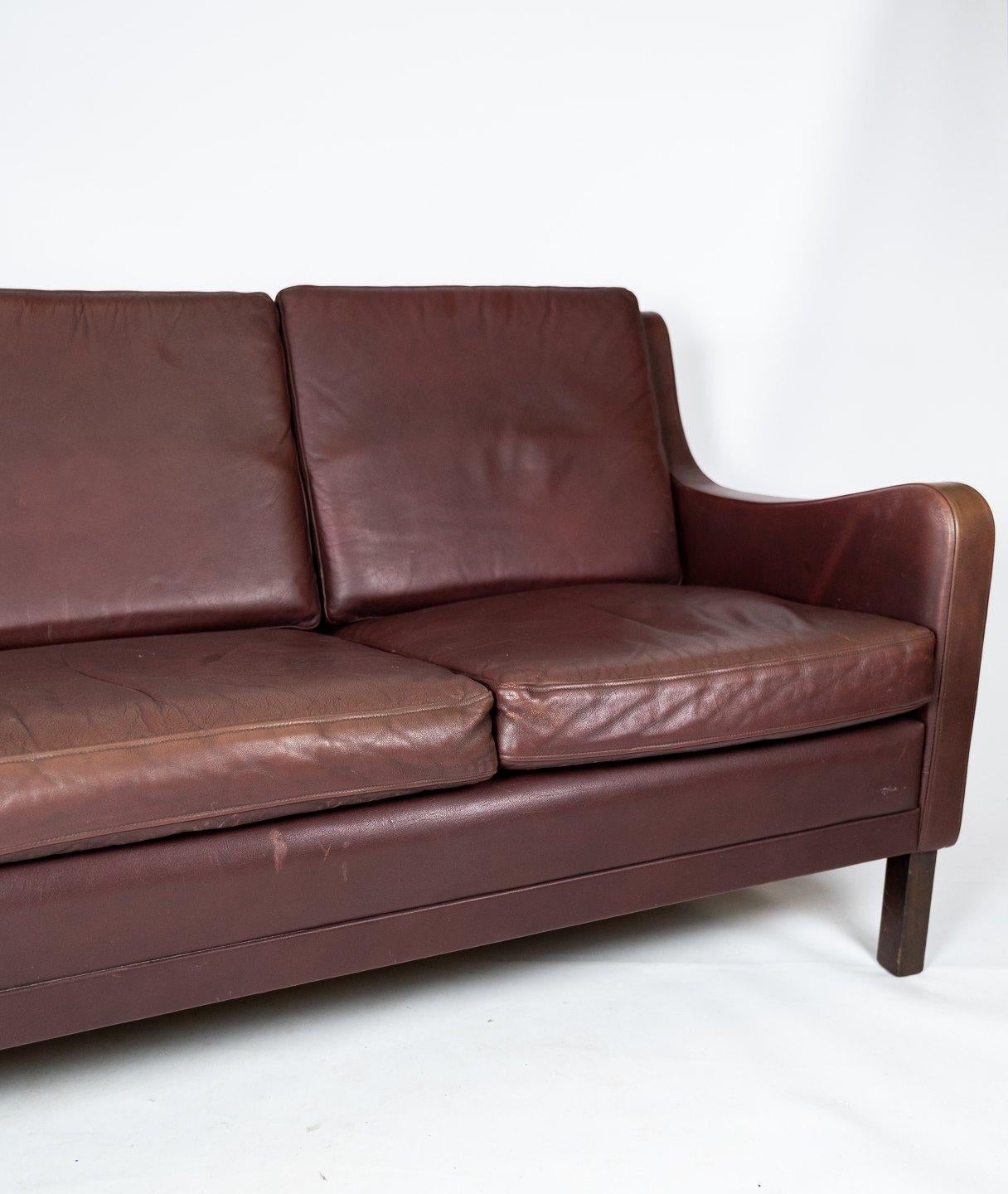3. Sitzer-Sofa aus rot-braunem Leder von Stouby Furniture aus den 1960er Jahren im Zustand „Gut“ im Angebot in Lejre, DK