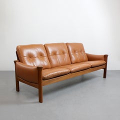 Three-seater sofa with teak frame and brown leather upholstery - Cado-