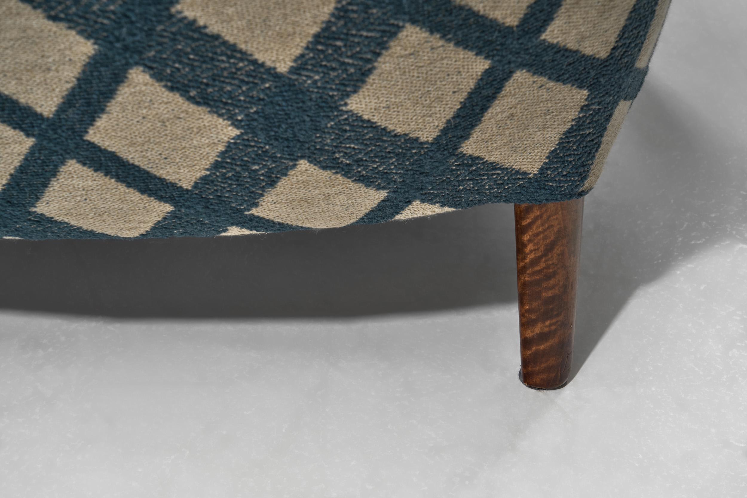 Sofá de tres plazas con botones acolchados y patas de abedul, Escandinavia S. XX en venta 10