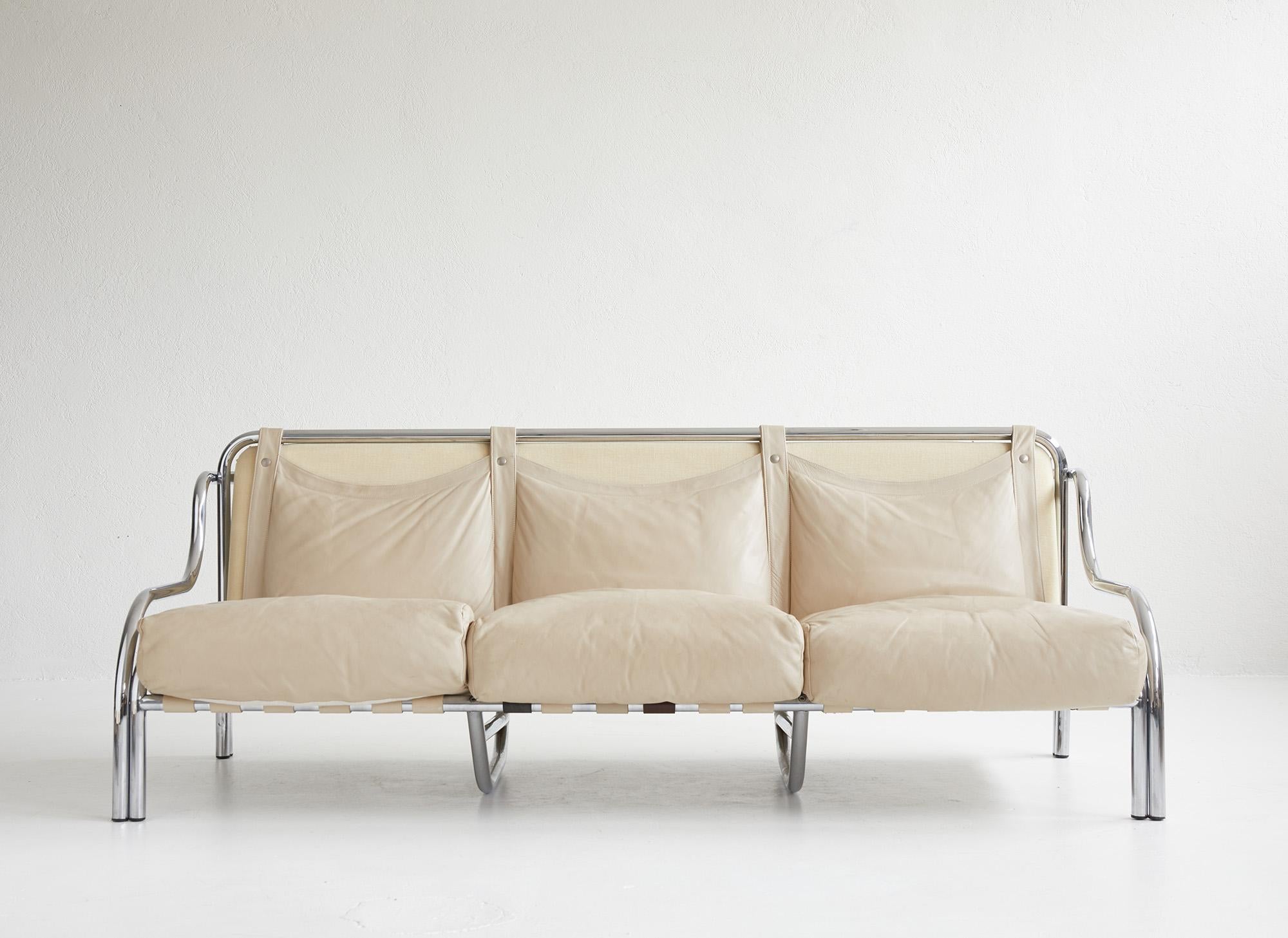 Dreisitziges Leders Sofa „Stringa“ von Gae Aulenti für Poltronova, Italien 1962 (Moderne der Mitte des Jahrhunderts) im Angebot