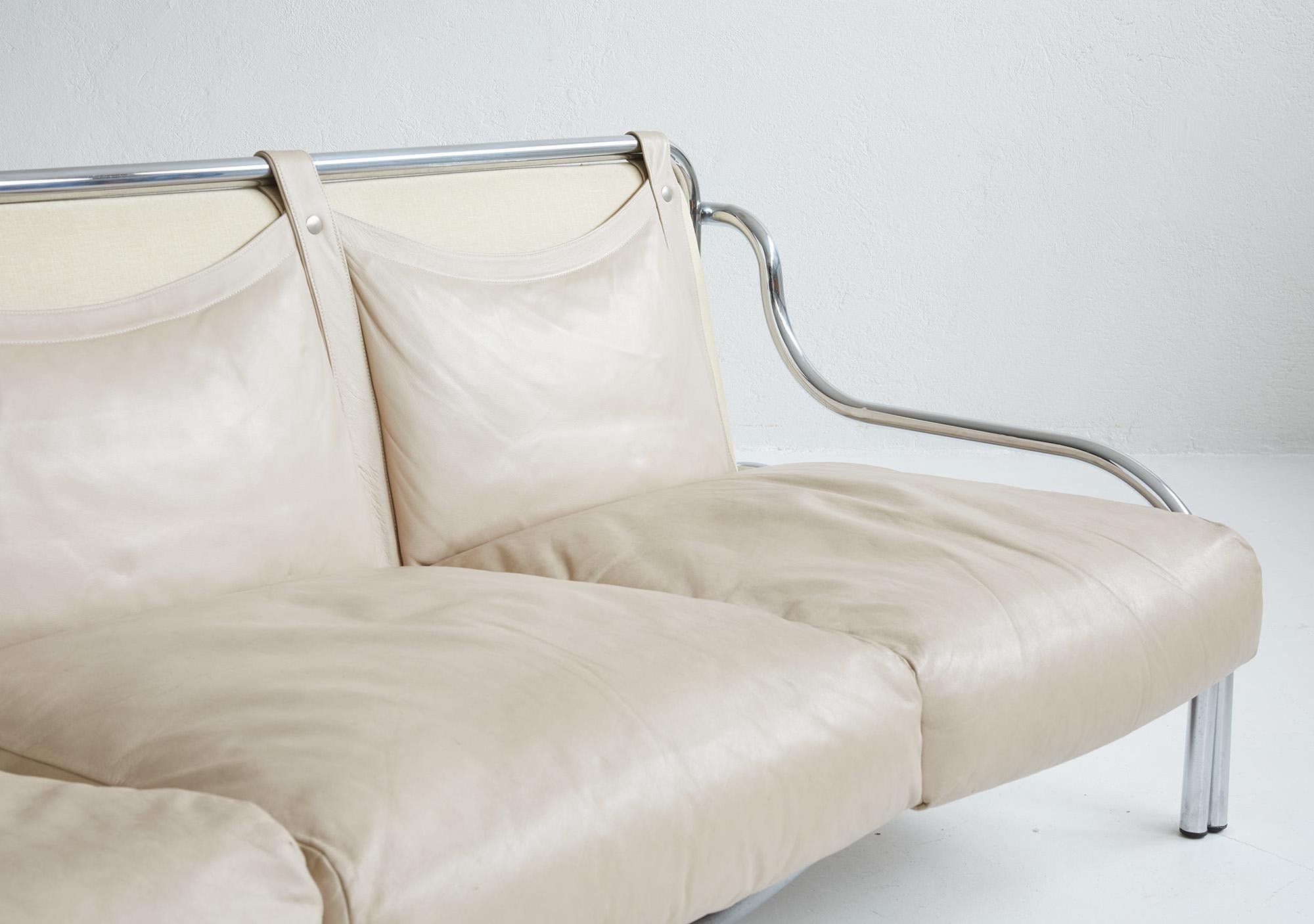Dreisitziges Leders Sofa „Stringa“ von Gae Aulenti für Poltronova, Italien 1962 im Angebot 1