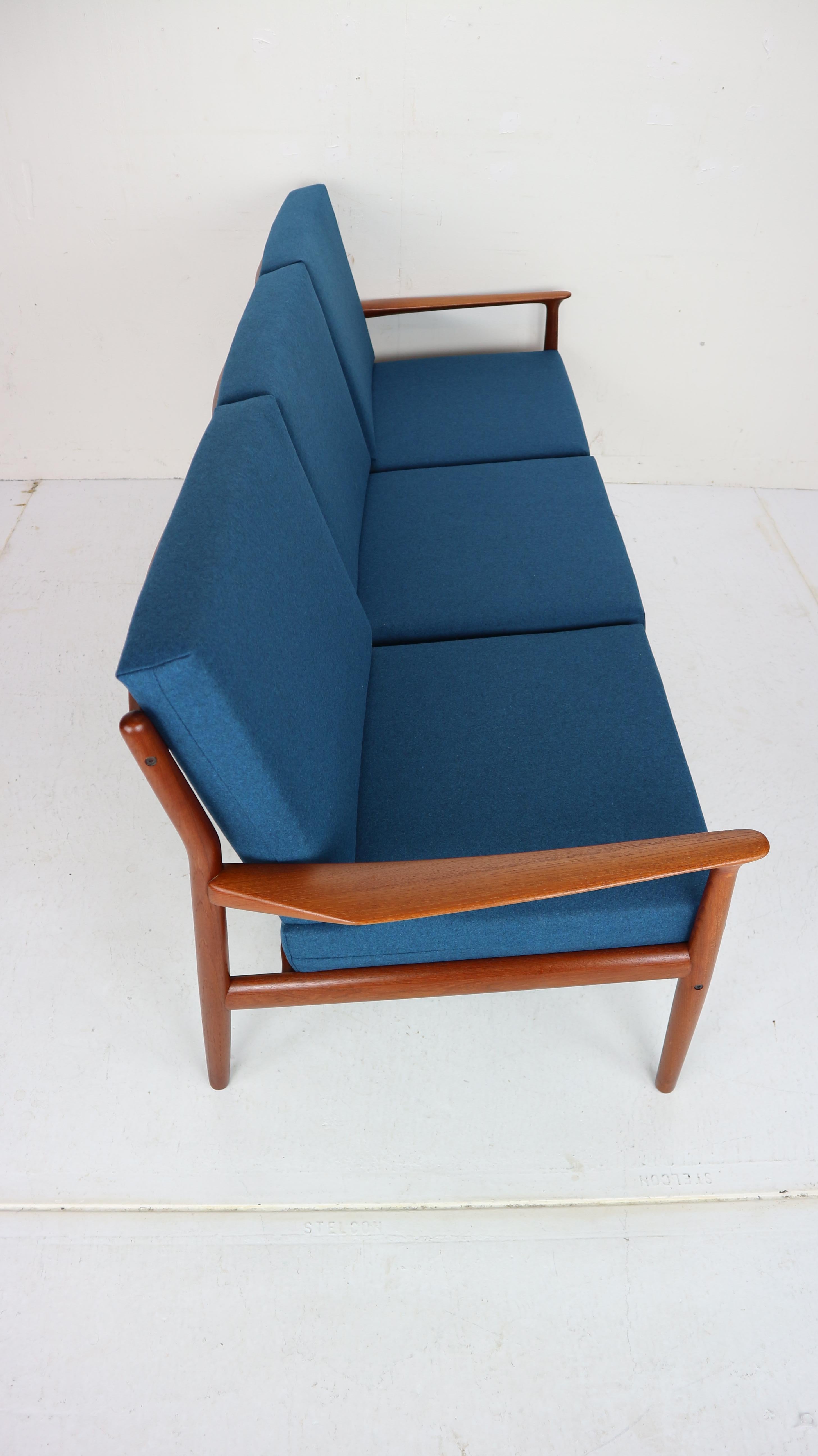 Three-Seat Teak Sofa by Grete Jalk for Glostrup Møbelfabrik, 1960s, Denmark 1