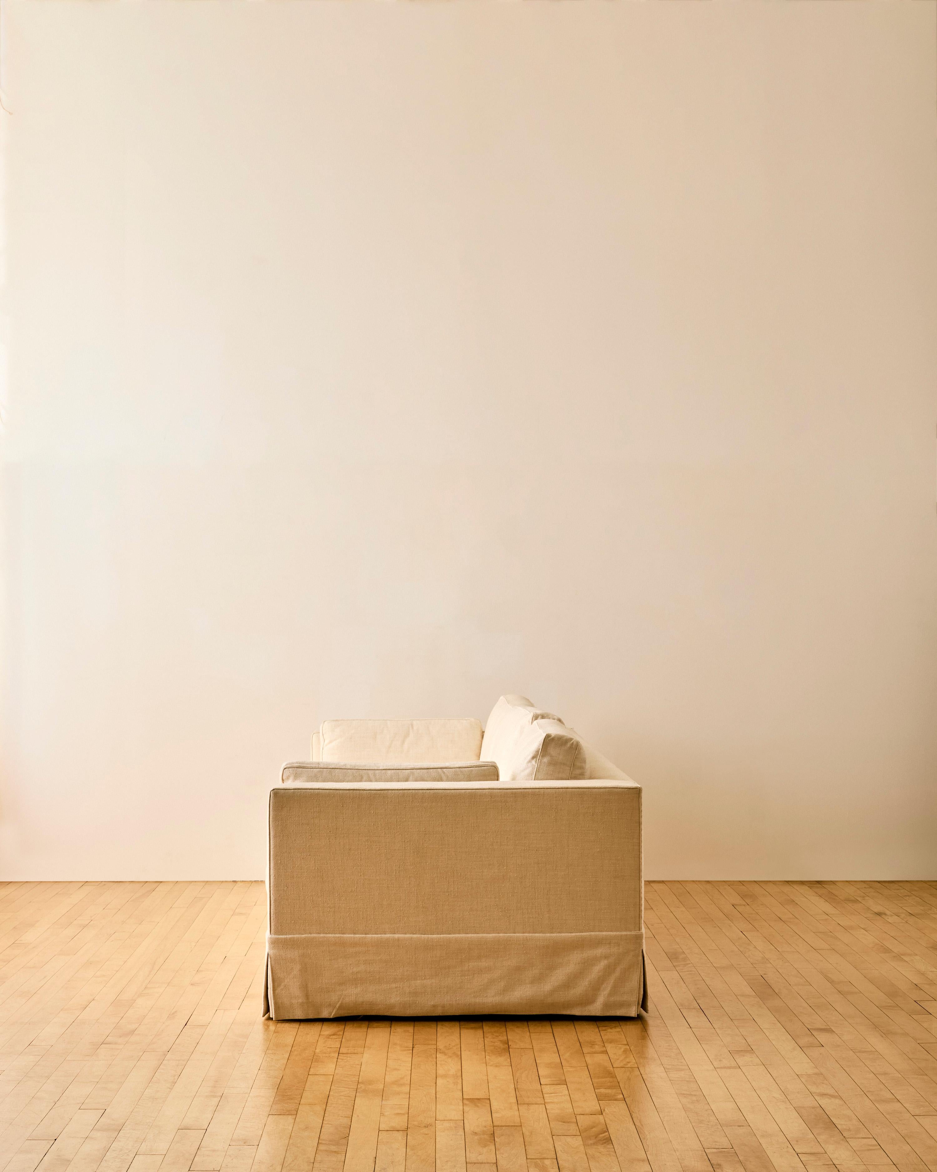 Three Seater White Linen Sofa In Good Condition For Sale In Long Island City, NY