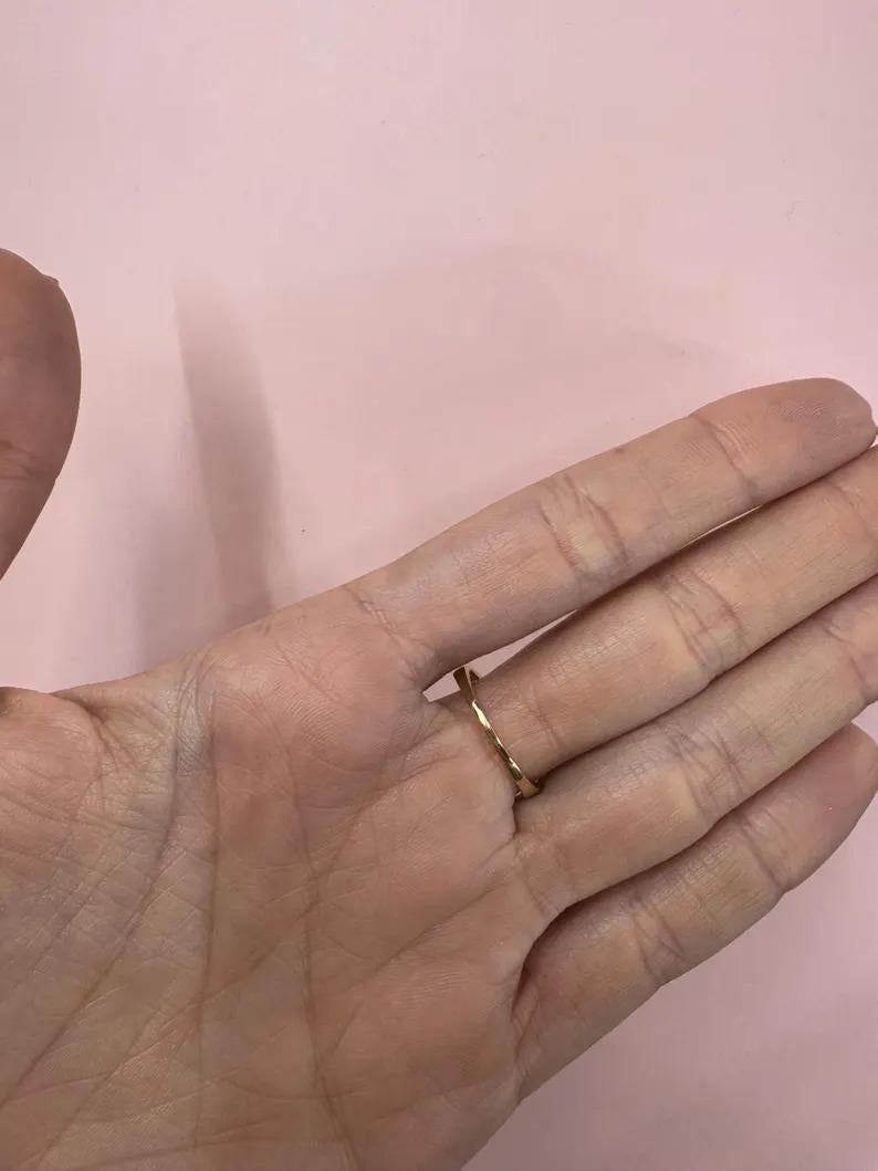 Dreiteiliger geriffelter Diamantring 0,30 Karat 14KT Gelbgold 1,6 Gramm (Zeitgenössisch) im Angebot