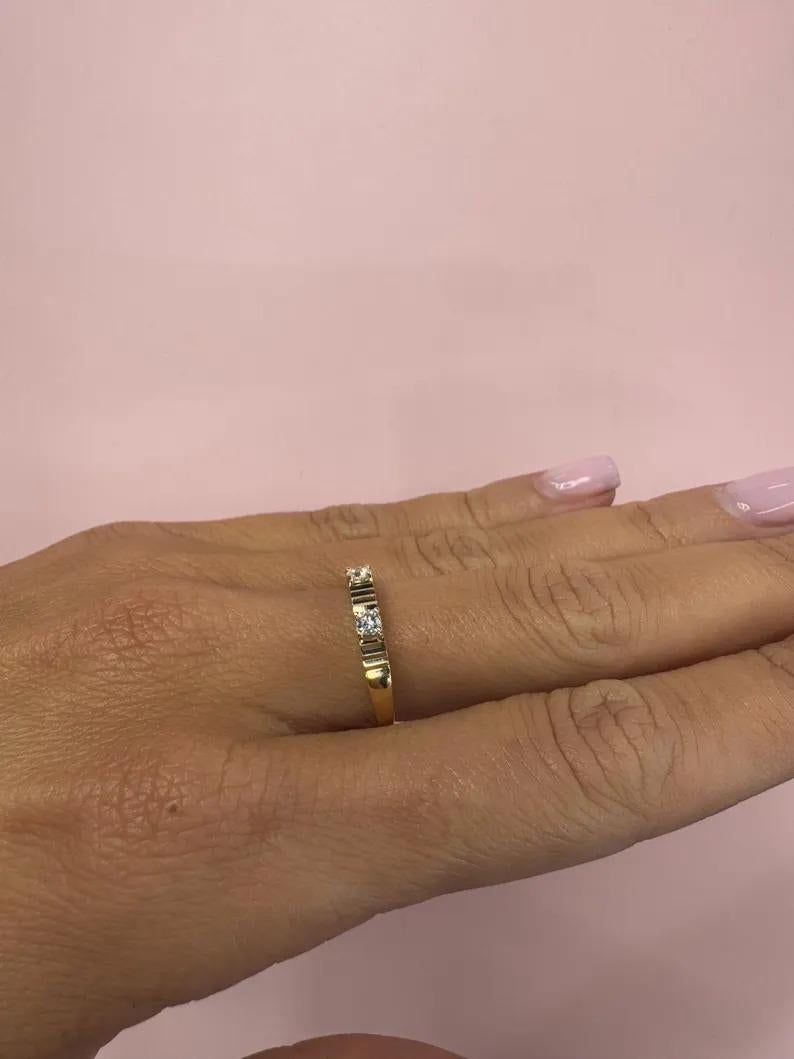 Dreiteiliger geriffelter Diamantring 0,30 Karat 14KT Gelbgold 1,6 Gramm (Rundschliff) im Angebot