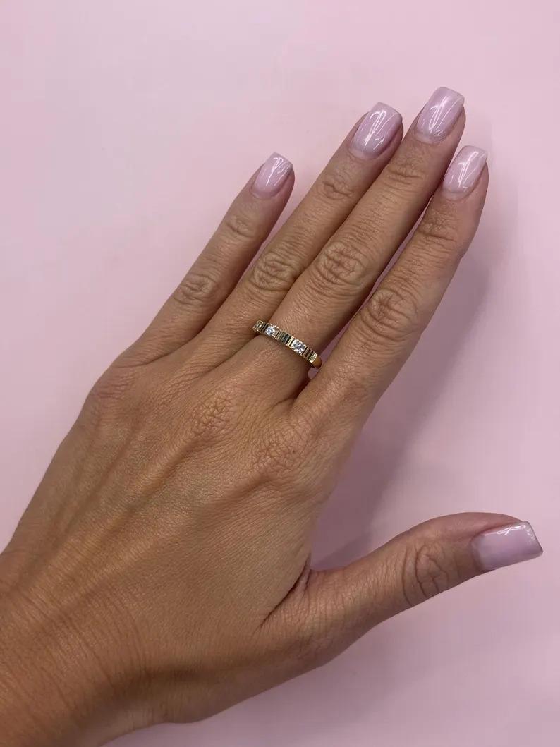 Dreiteiliger geriffelter Diamantring 0,30 Karat 14KT Gelbgold 1,6 Gramm Damen im Angebot