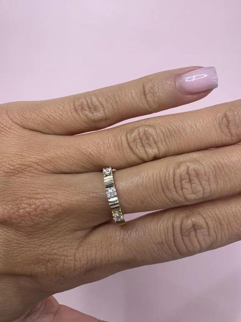 Dreiteiliger geriffelter Diamantring 0,30 Karat 14KT Gelbgold 1,6 Gramm im Angebot 1