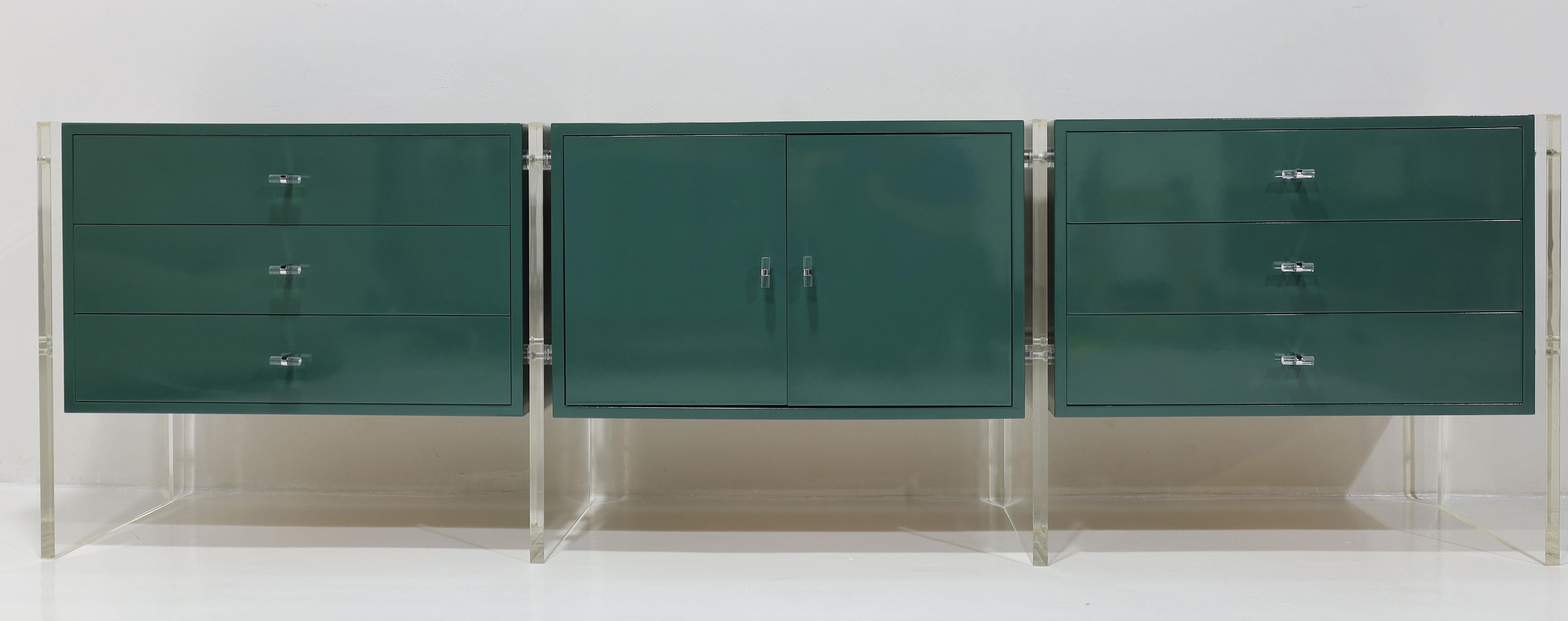 Three Section Mid Century Sideboard with Lucite Legs and Knobs in Green Lacquer For Sale 4
