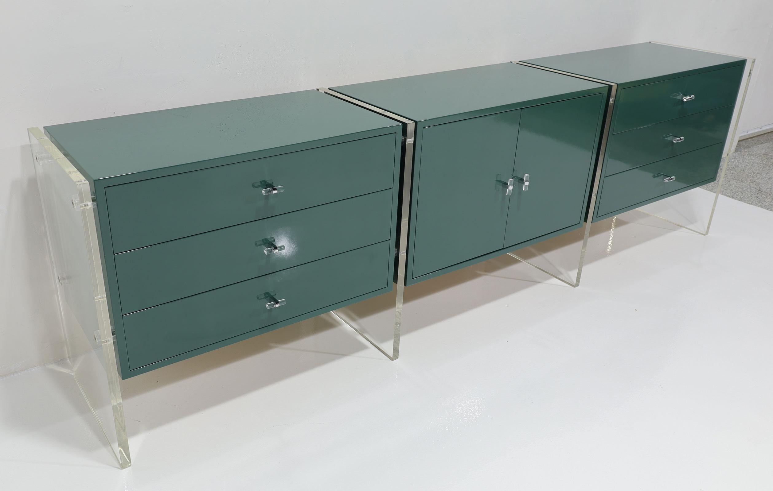Three Section Mid Century Sideboard with Lucite Legs and Knobs in Green Lacquer In Good Condition For Sale In Dallas, TX