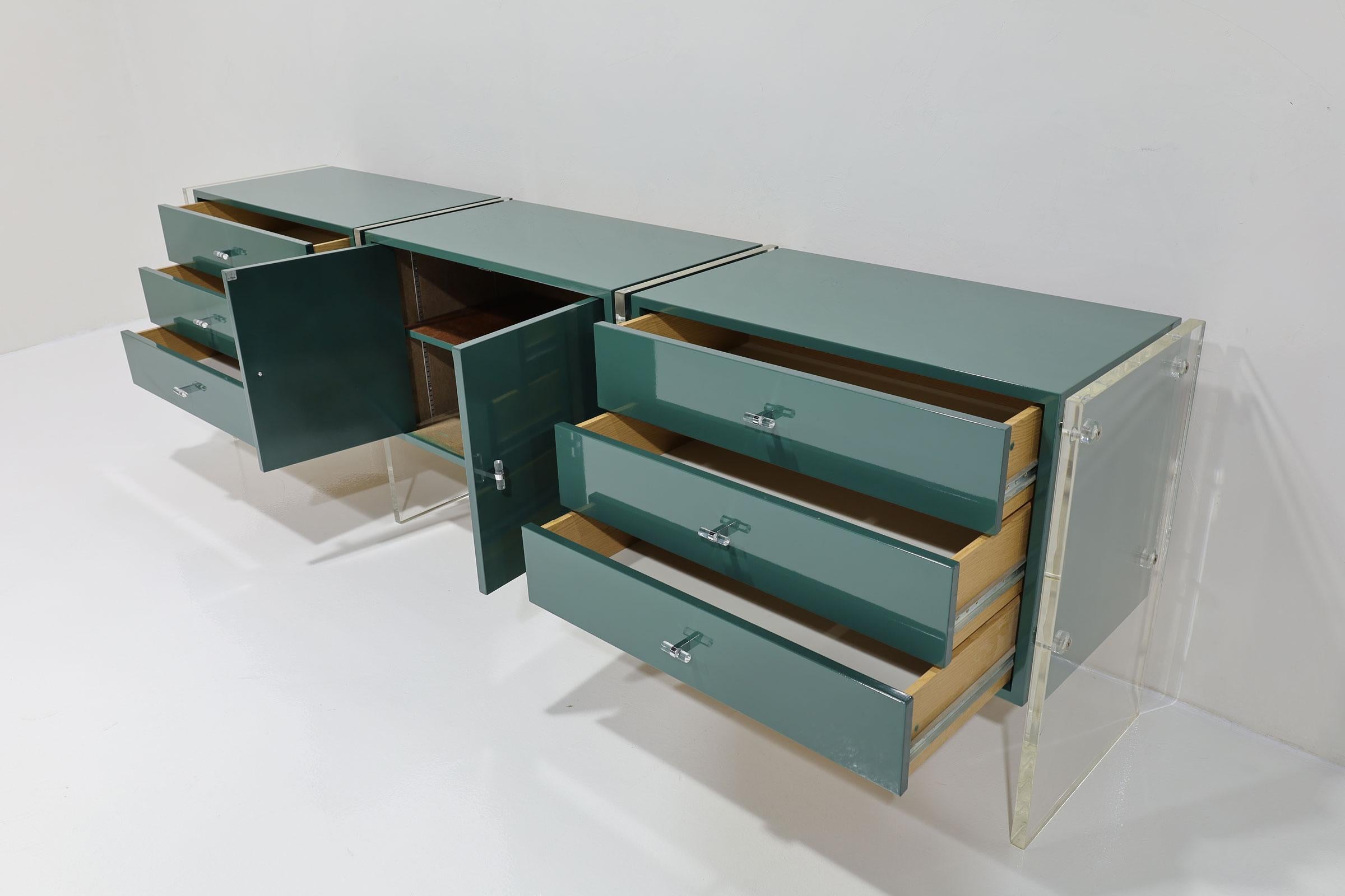 Three Section Mid Century Sideboard with Lucite Legs and Knobs in Green Lacquer For Sale 1