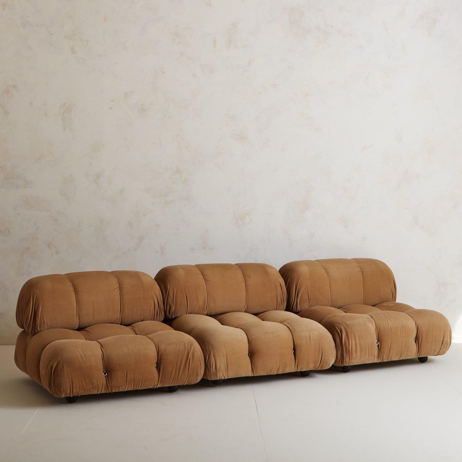 An iconic Mario Bellini modular Camaleonda sectional sofa for B & B Italia, 1970s. This sectional includes three full size sections in its original taupe fabric. The sectional elements of this sofa can be separated and used as individual chairs. The