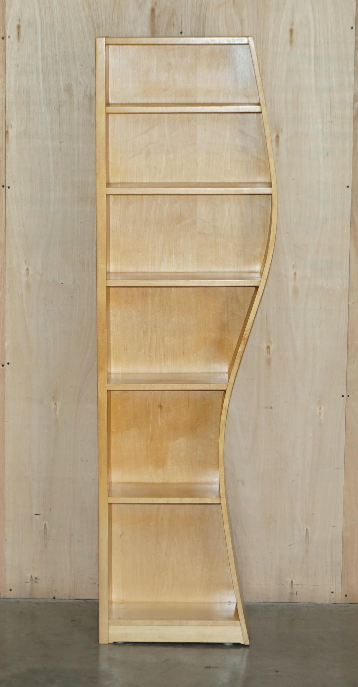 Sehr coole Bendy Bibliotheks Bücherregale mit Bildern aus Birke im Angebot 12
