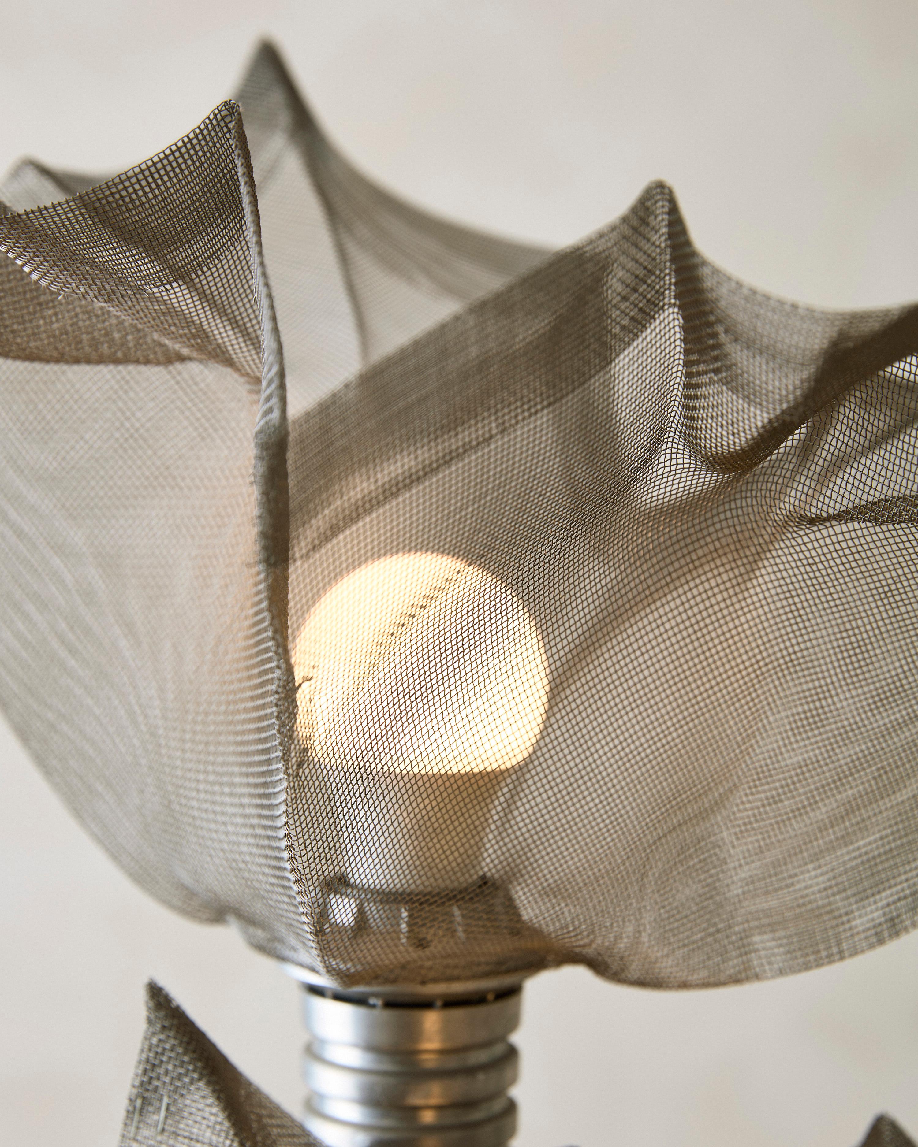 Métal Lampadaire à trois abat-jour attribué à Giuseppe Raimondi C. 1970 en vente