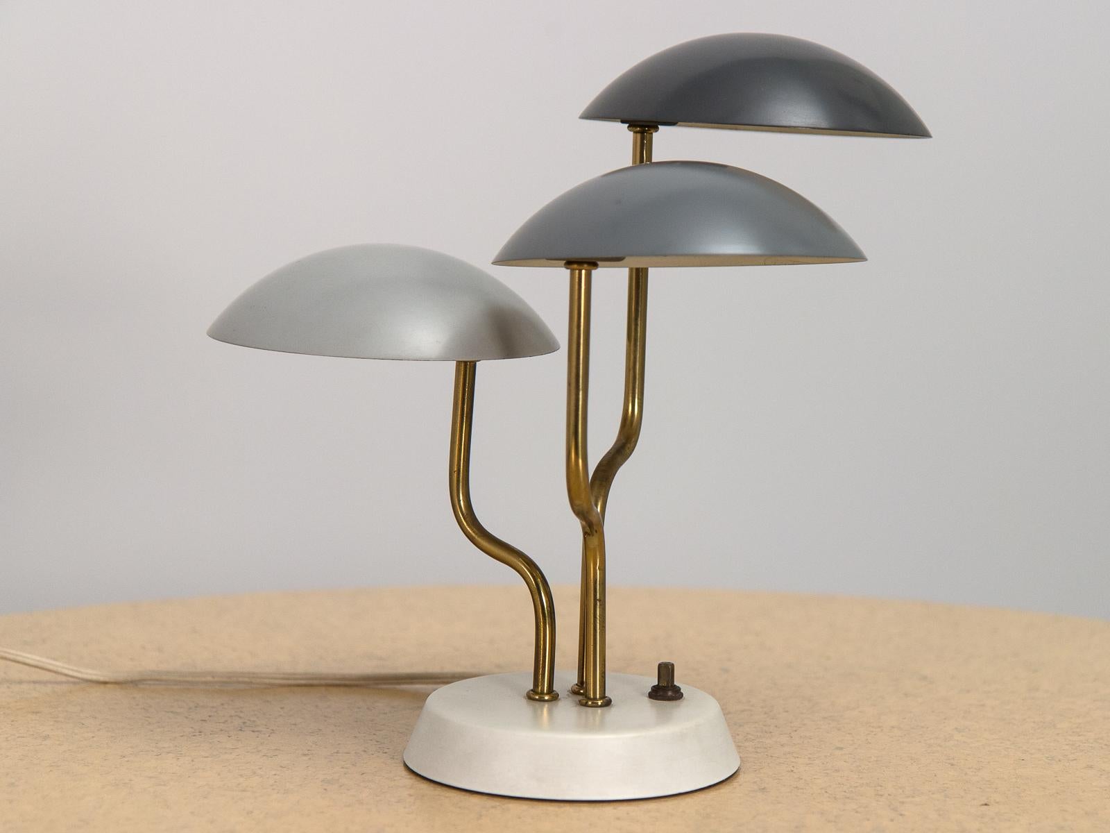 Drei-Schirm-Lampe von Gino Sarfatti (Moderne der Mitte des Jahrhunderts) im Angebot