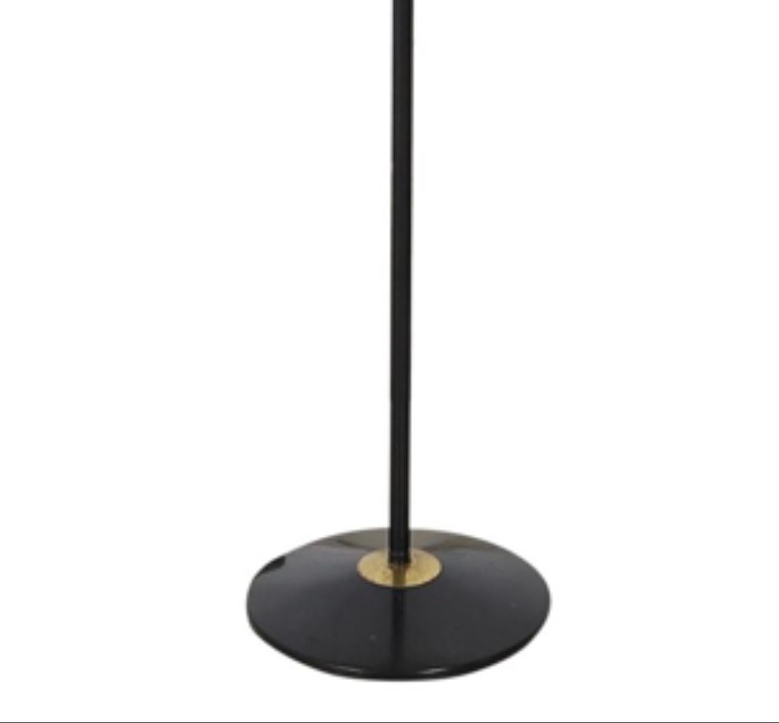 Attractive and space efficient floor lamp designed by Gerald Thurston and manufactured by Lightolier. Both names are icons in the field of American midcentury modern lighting design and production. This edition features tricolored pivoting shades,